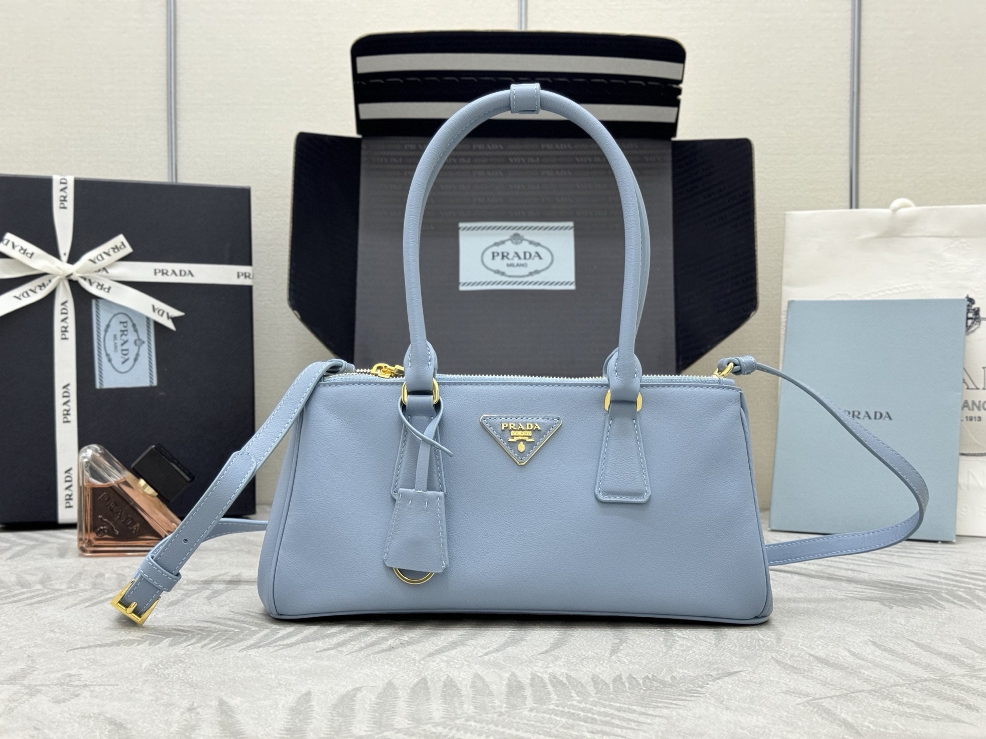 プラダ ミニトート ブルーグレー ショルダー付き レディース ハンドバッグ 🧺 - 画像 1