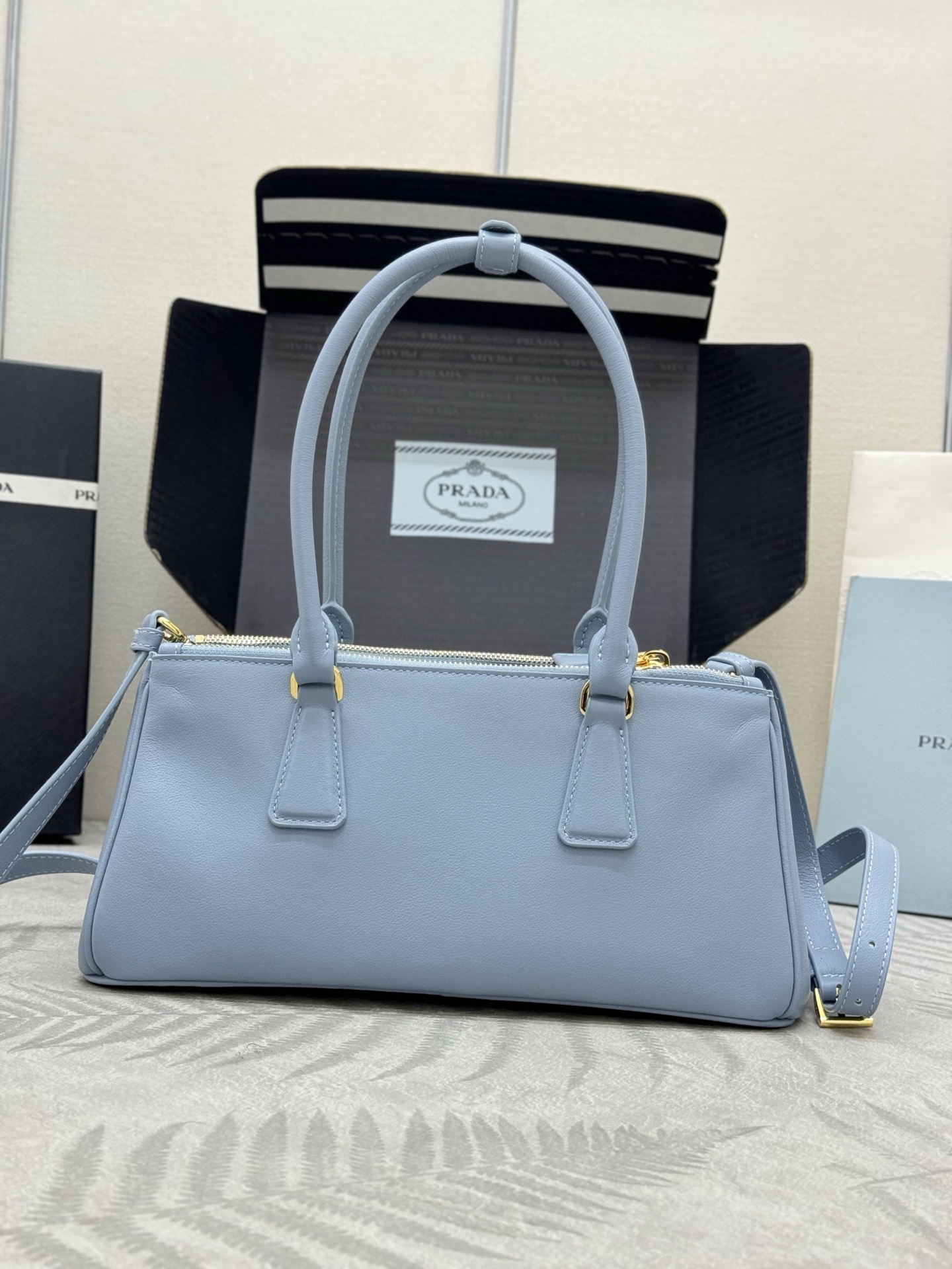 プラダ ミニトート ブルーグレー ショルダー付き レディース ハンドバッグ 🧺 - 画像 2