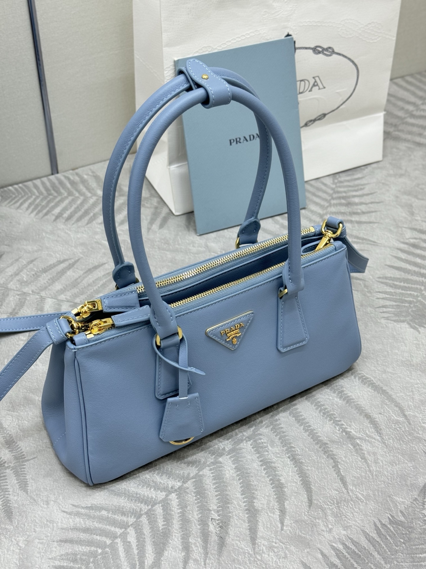 プラダ ミニトート ブルーグレー ショルダー付き レディース ハンドバッグ 🧺 - 画像 3