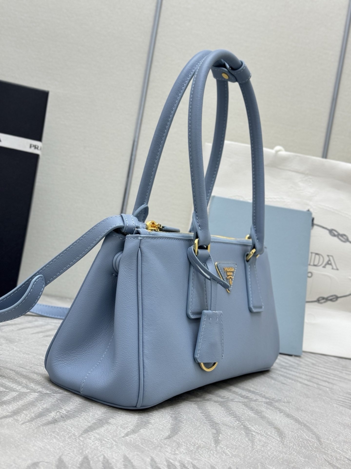 プラダ ミニトート ブルーグレー ショルダー付き レディース ハンドバッグ 🧺 - 画像 4