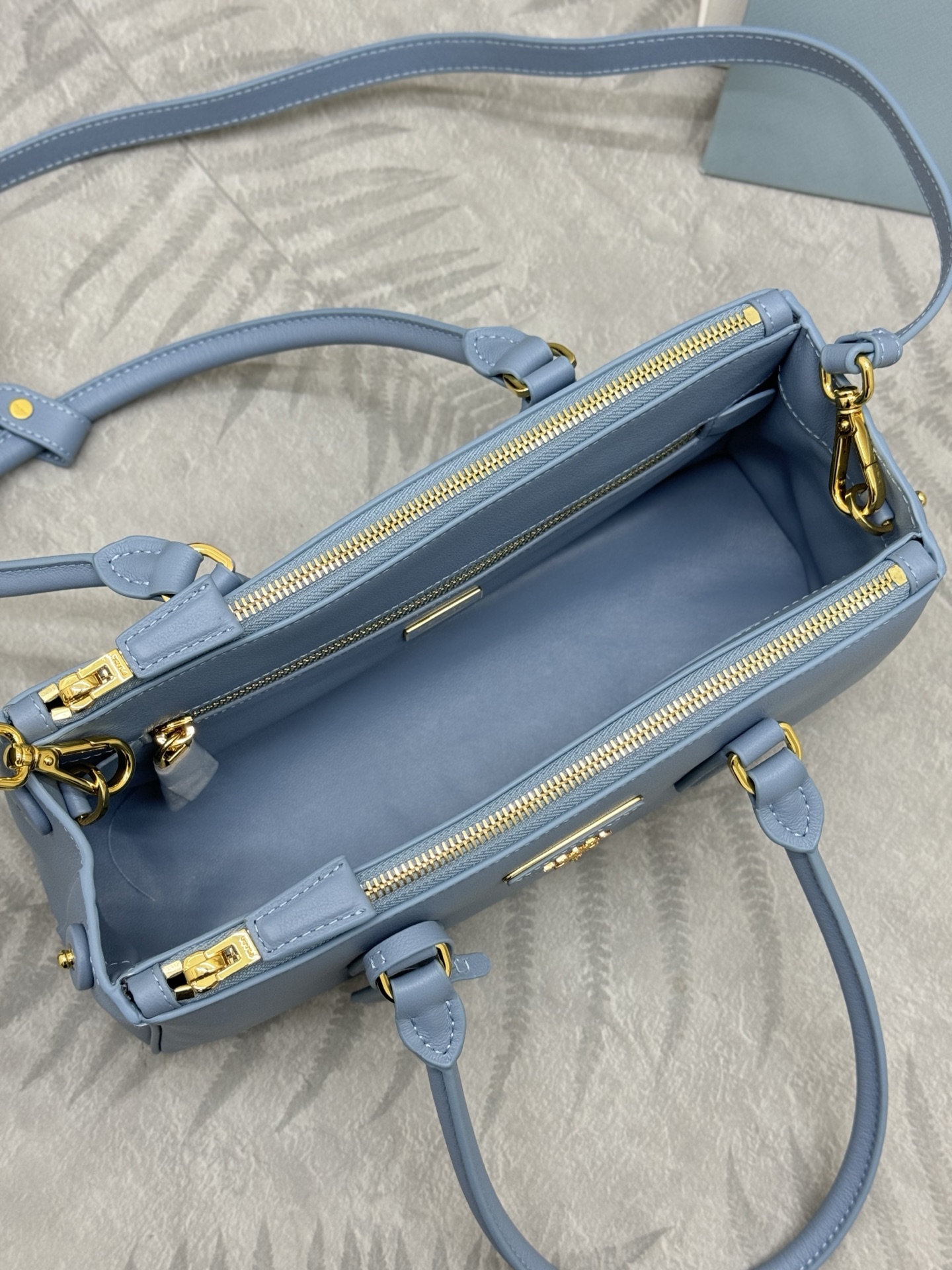 プラダ ミニトート ブルーグレー ショルダー付き レディース ハンドバッグ 🧺 - 画像 8