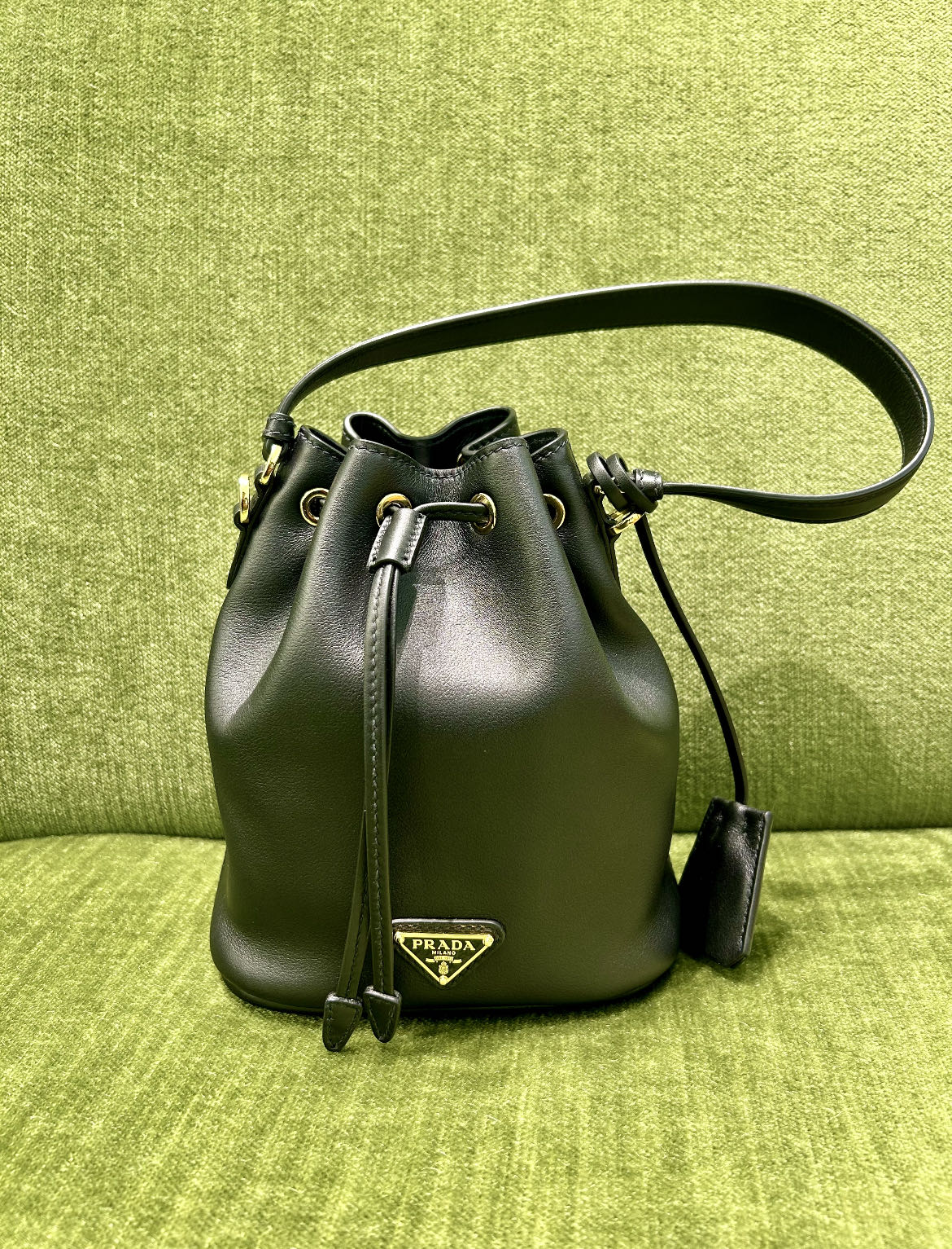 プラダ バッグ ブラック 1号 バケツバッグ ポーチ付き 🖤 - 画像 1