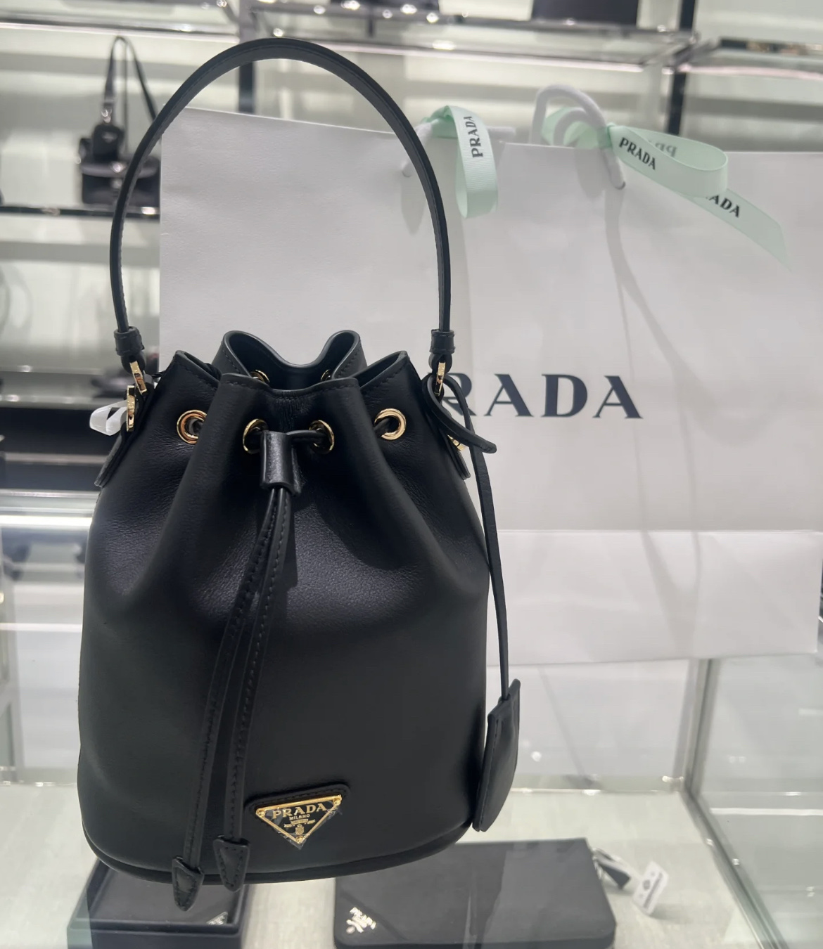 プラダ バッグ ブラック 1号 バケツバッグ ポーチ付き 🖤 - 画像 2