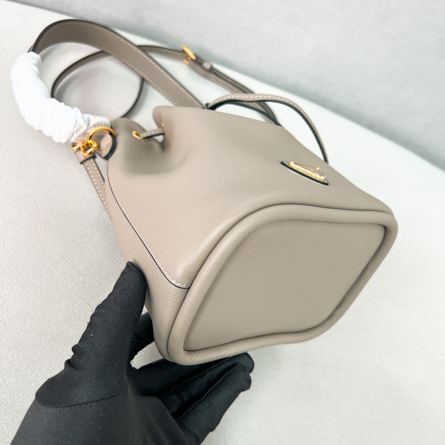 プラダ ミニバケットバッグ レザー グレー 19900円 ️✨ - 画像 7