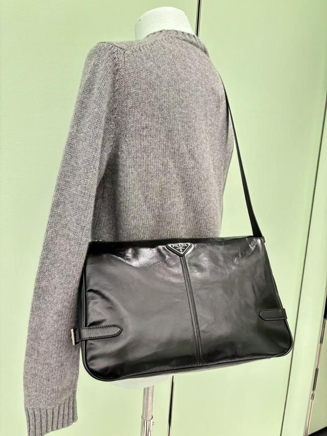 PRADA プラダ メンズ ショルダーバッグ 黒 1色入 🖤 - 画像 1