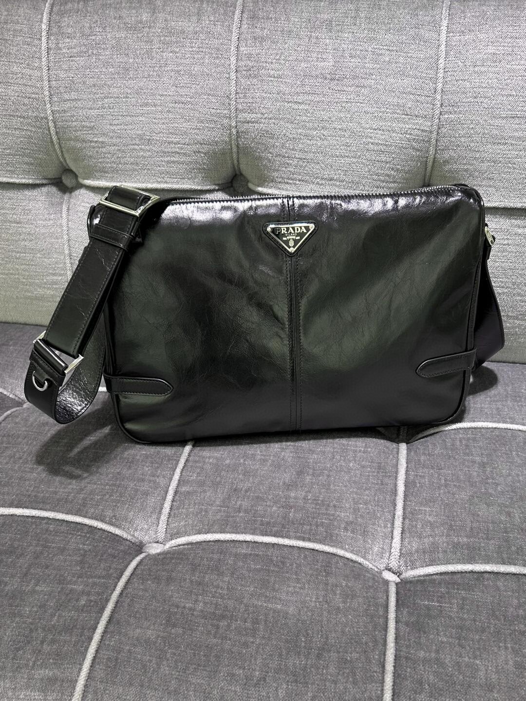 PRADA プラダ メンズ ショルダーバッグ 黒 1色入 🖤 - 画像 2