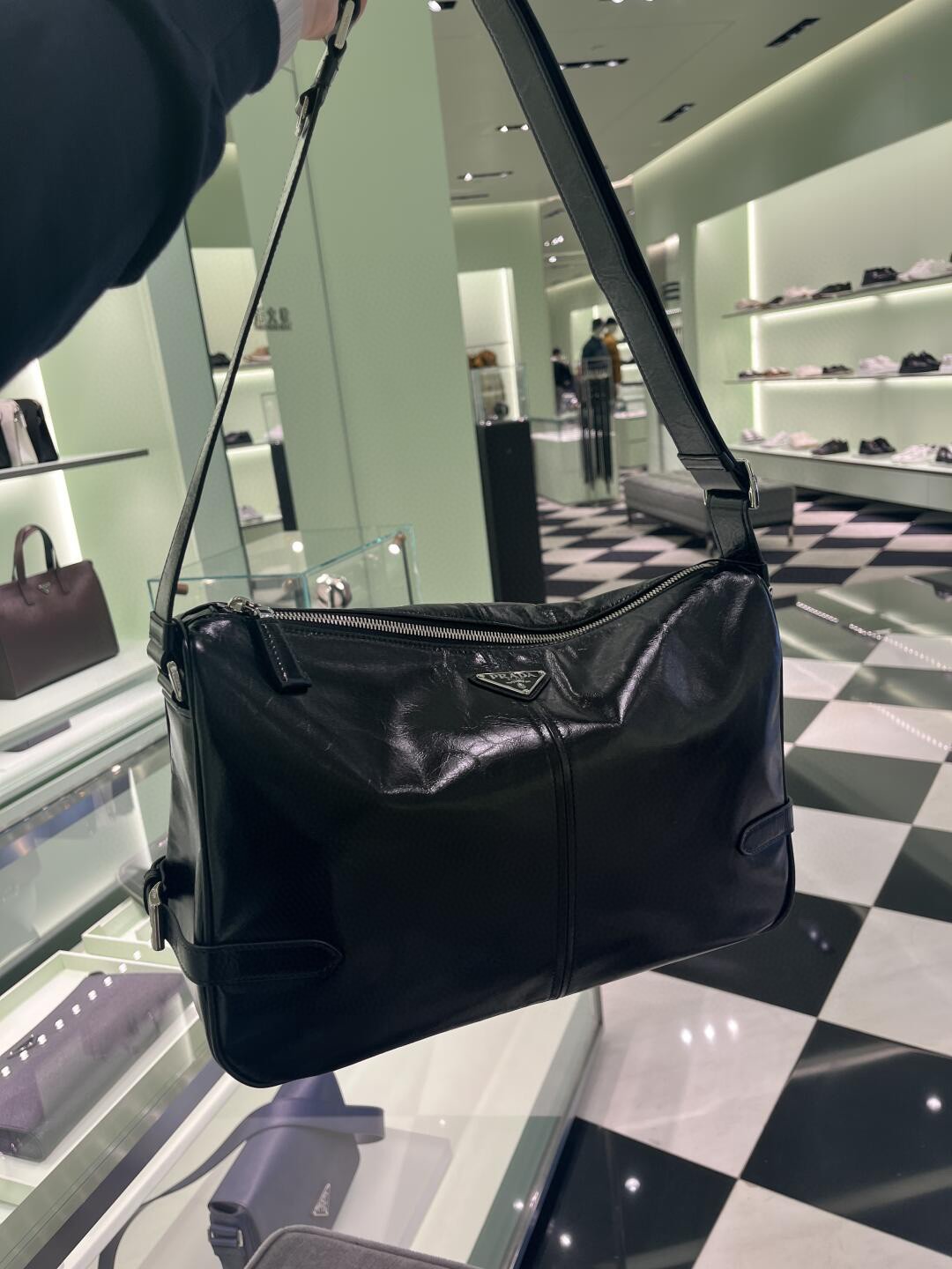 PRADA プラダ メンズ ショルダーバッグ 黒 1色入 🖤 - 画像 4