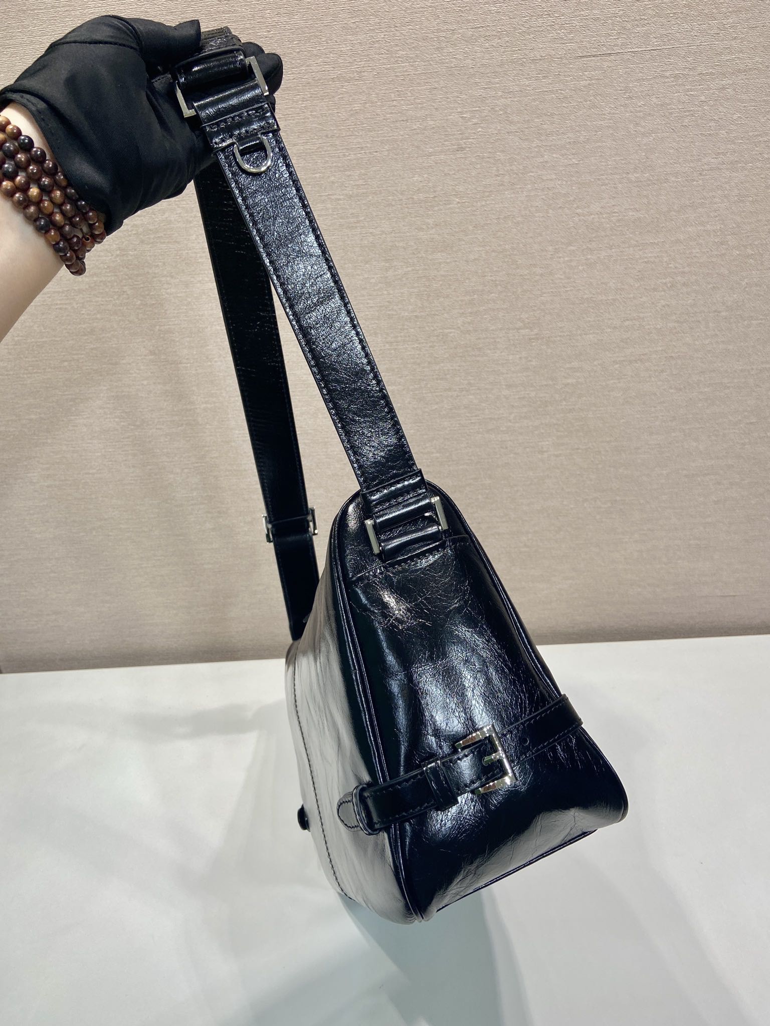 PRADA メンズ ミディアム ショルダーバッグ 黒 1色入 🔥 - 画像 6