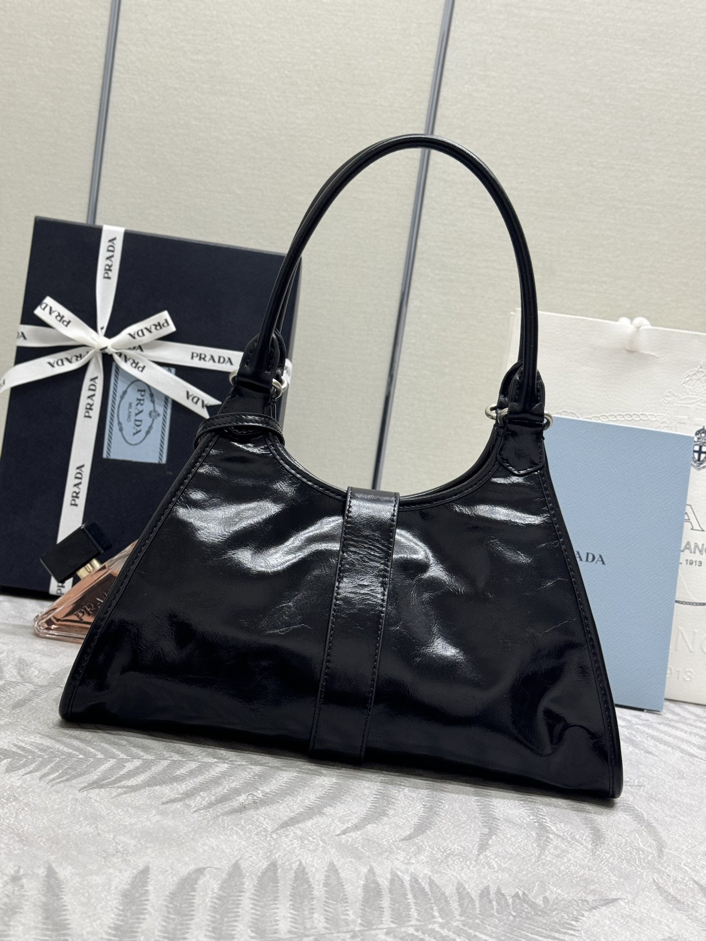 プラダ ハンドバッグ 黒 1色入 💼✨ - 画像 2