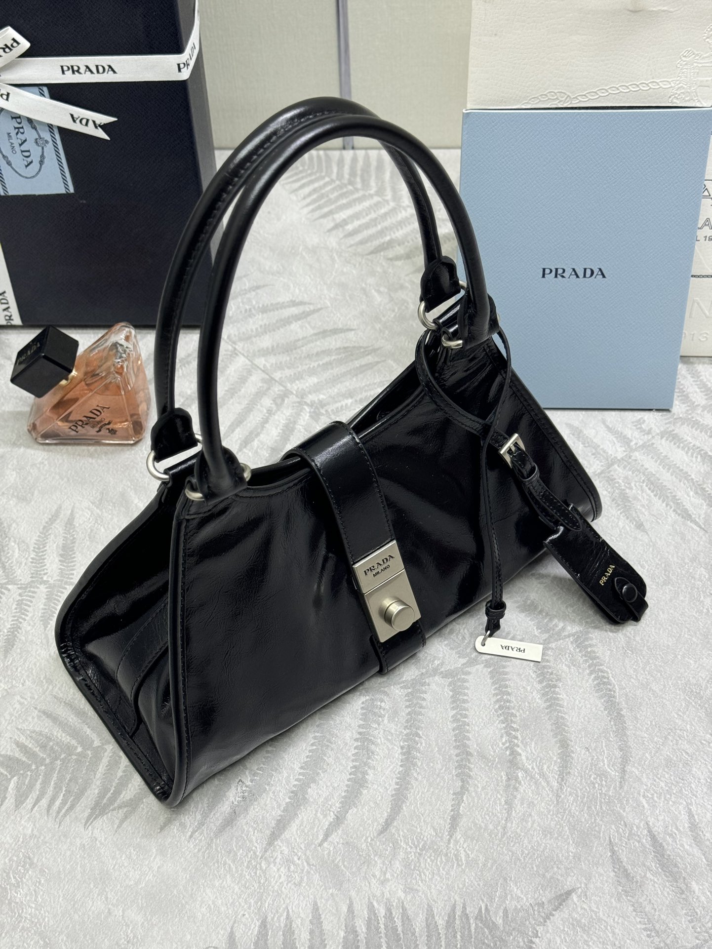 プラダ ハンドバッグ 黒 1色入 💼✨ - 画像 3