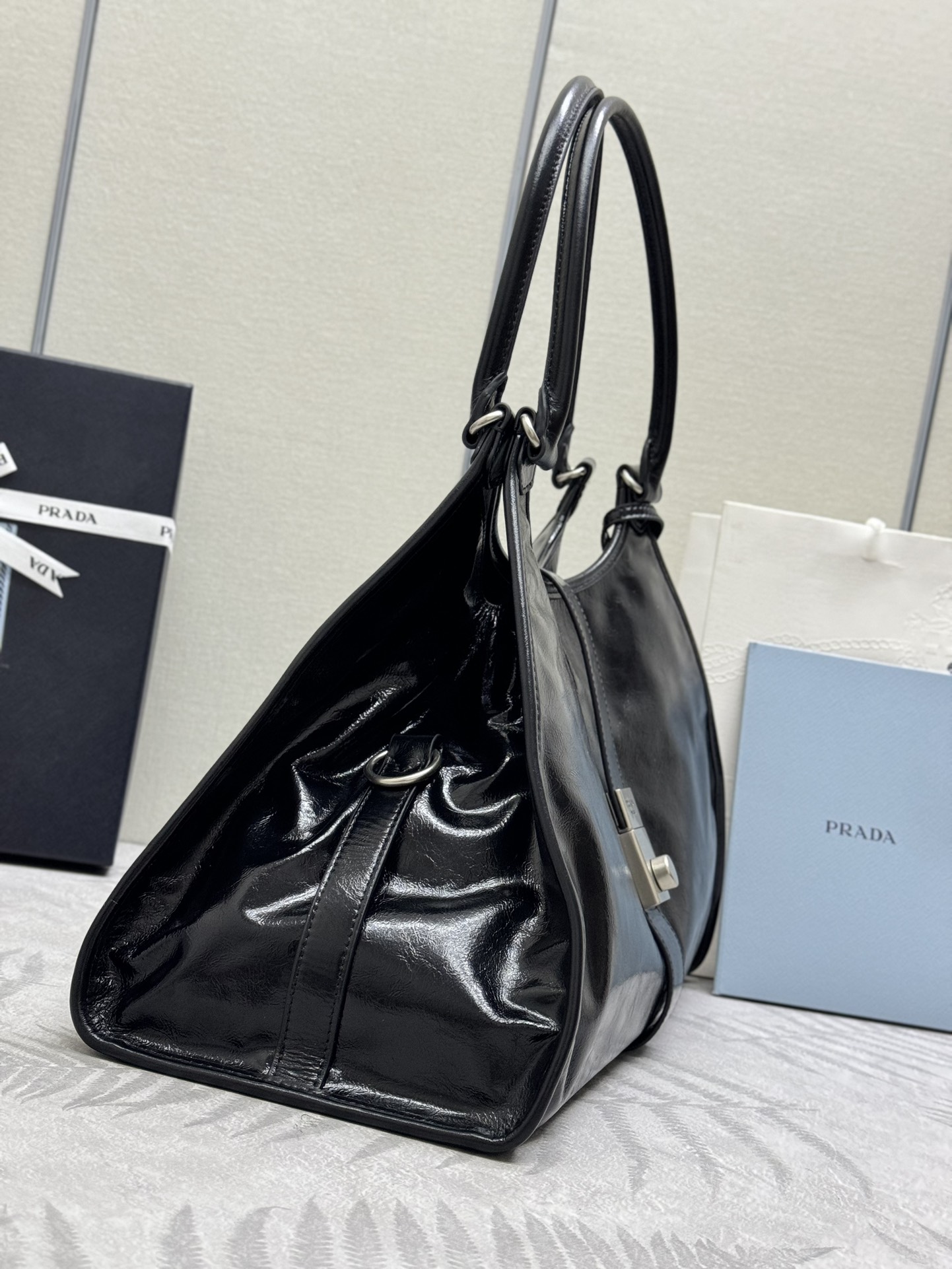PRADA プラダ ハンドバッグ 黒 1色入 🖤 - 画像 4
