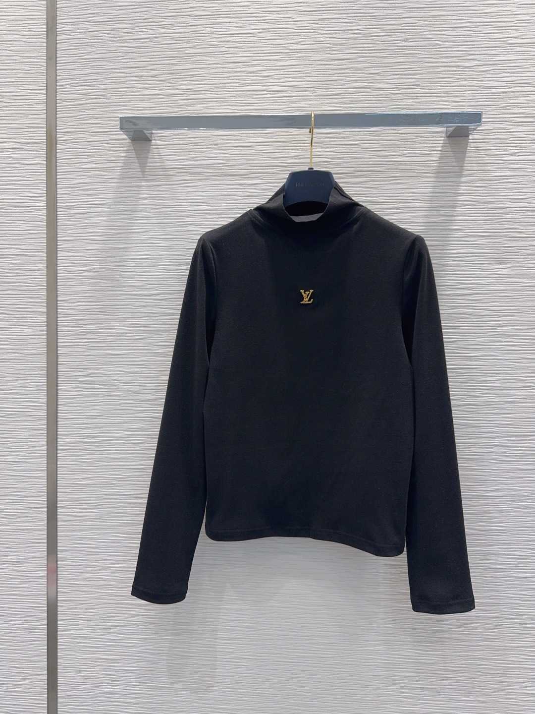 ルイ・ヴィトン ロゴ入り ニットシャツ ブラック 【新品】 ✨ - 画像 1