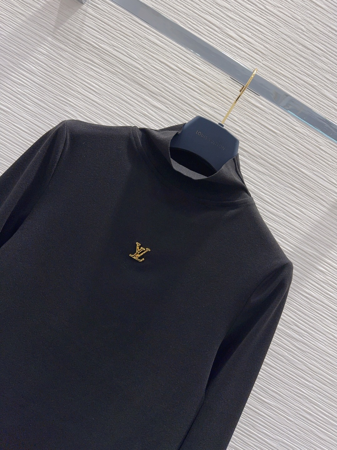 ルイ・ヴィトン ロゴ入り ニットシャツ ブラック 【新品】 ✨ - 画像 2