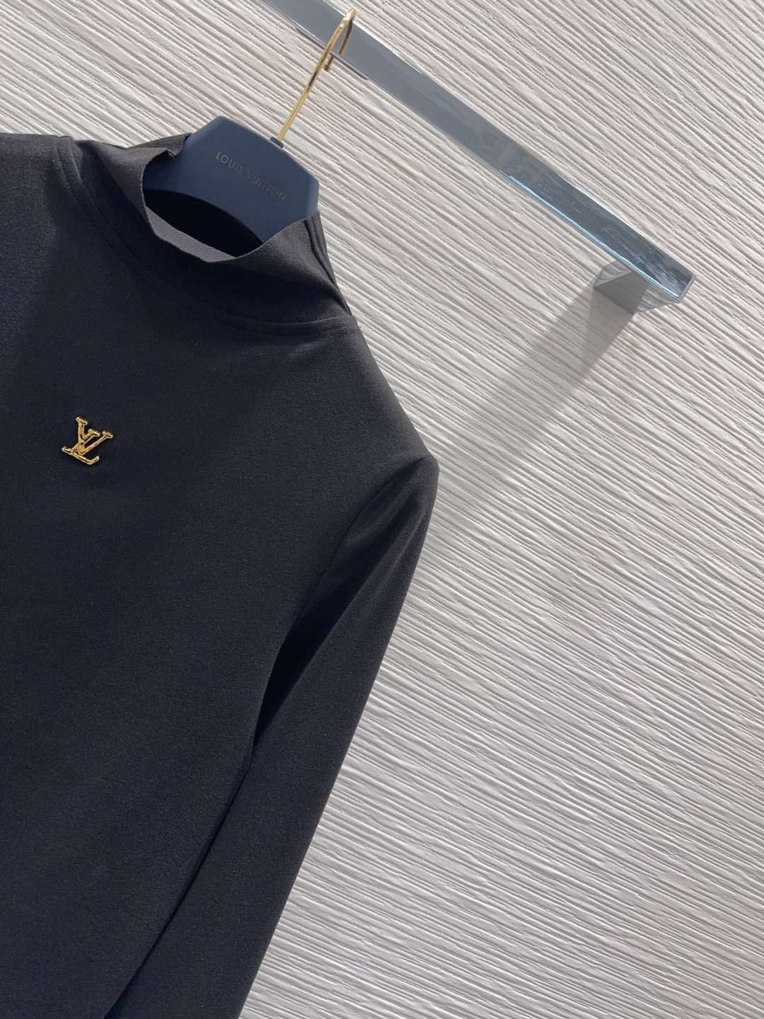 ルイ・ヴィトン ロゴ入り ニットシャツ ブラック 【新品】 ✨ - 画像 4