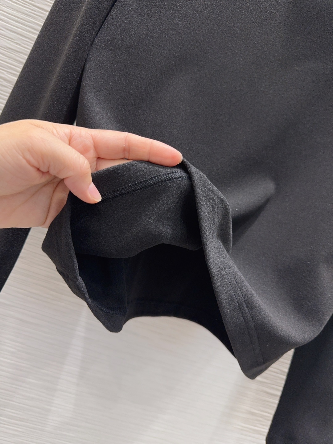 ルイ・ヴィトン ロゴ入り ニットシャツ ブラック 【新品】 ✨ - 画像 8