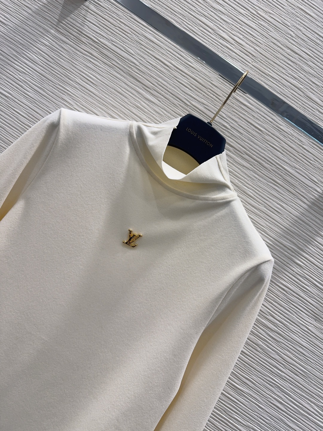 ルイ・ヴィトン ロゴTシャツ 100%ポリエステル レディース 【新品】 ✨ - 画像 2