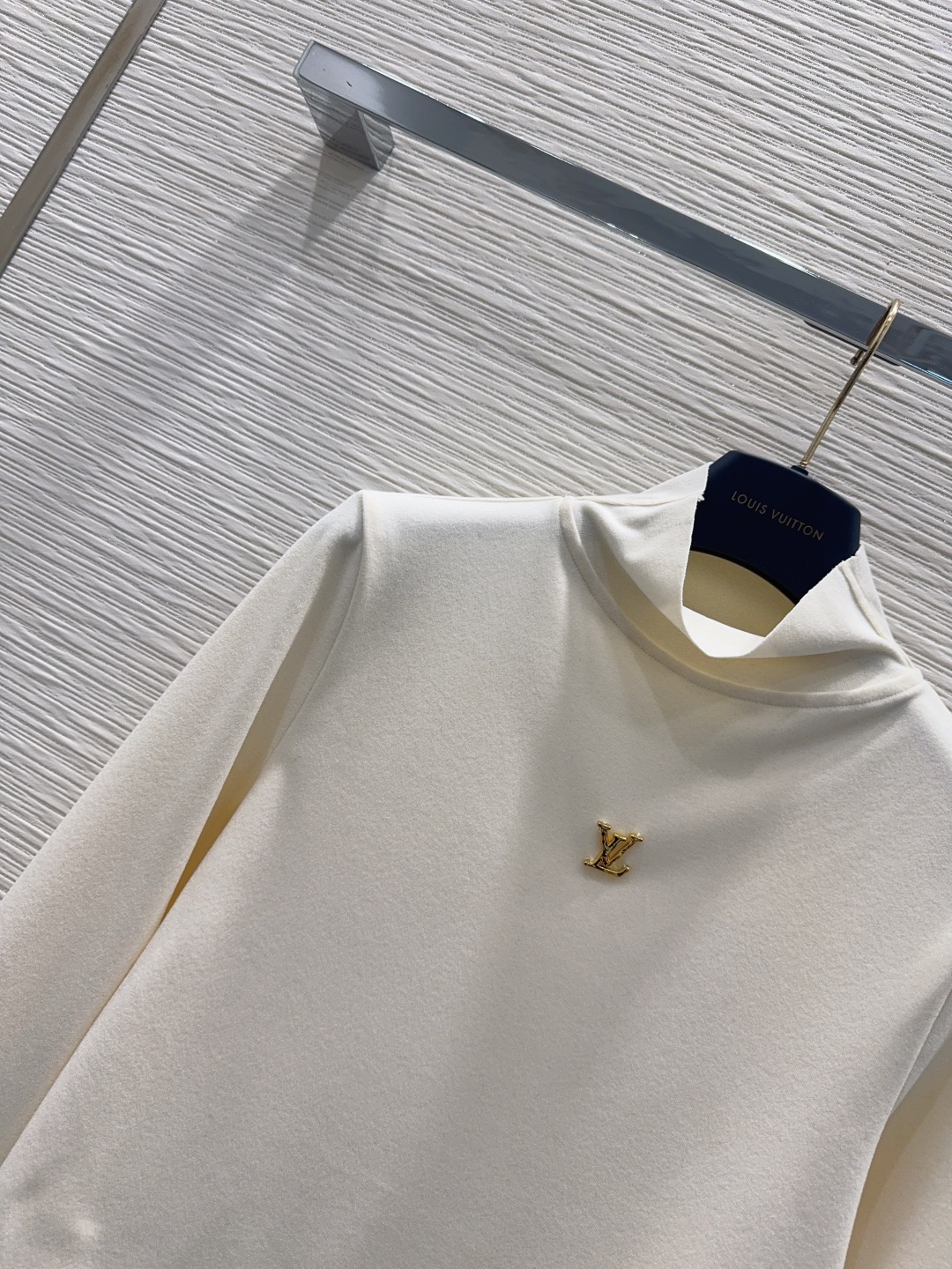 ルイ・ヴィトン ロゴTシャツ 100%ポリエステル レディース 【新品】 ✨ - 画像 3