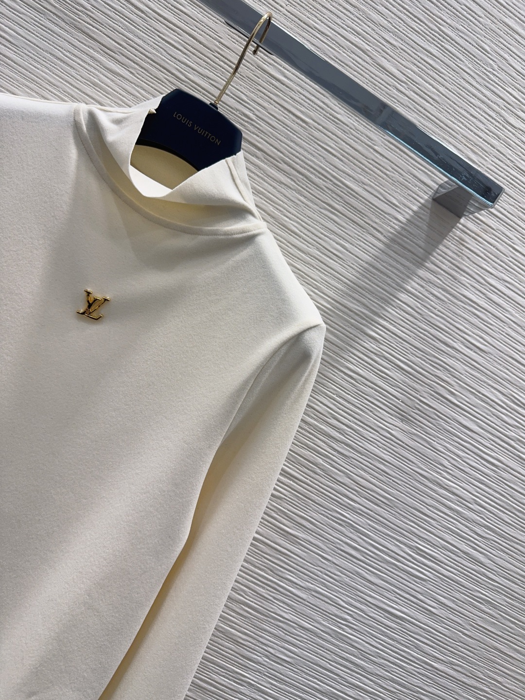 ルイ・ヴィトン ロゴTシャツ 100%ポリエステル レディース 【新品】 ✨ - 画像 4