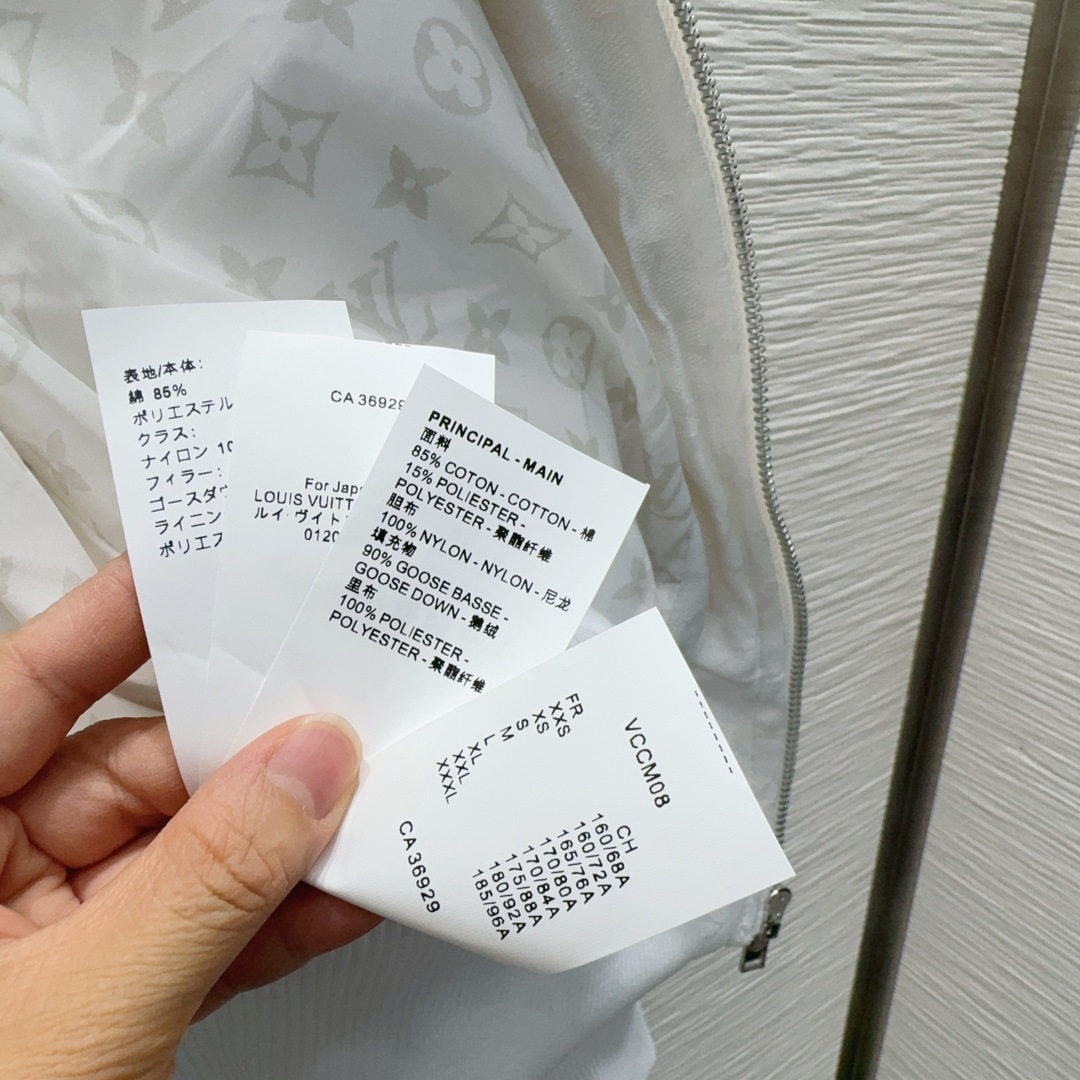 LOUIS VUITTON 00012 ダウンジャケット ロゴ入り ブラック - 画像 7