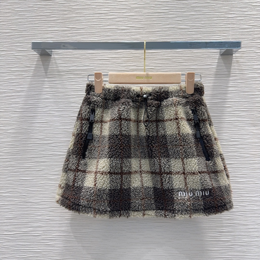 MIU MIU ファー チェック柄 ファージーファブリック ブラック ブラウン グレー - 画像 2
