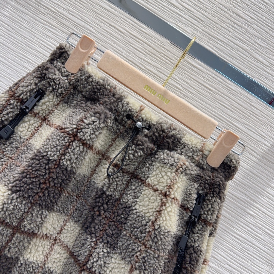 MIU MIU ファー チェック柄 ファージーファブリック ブラック ブラウン グレー - 画像 3