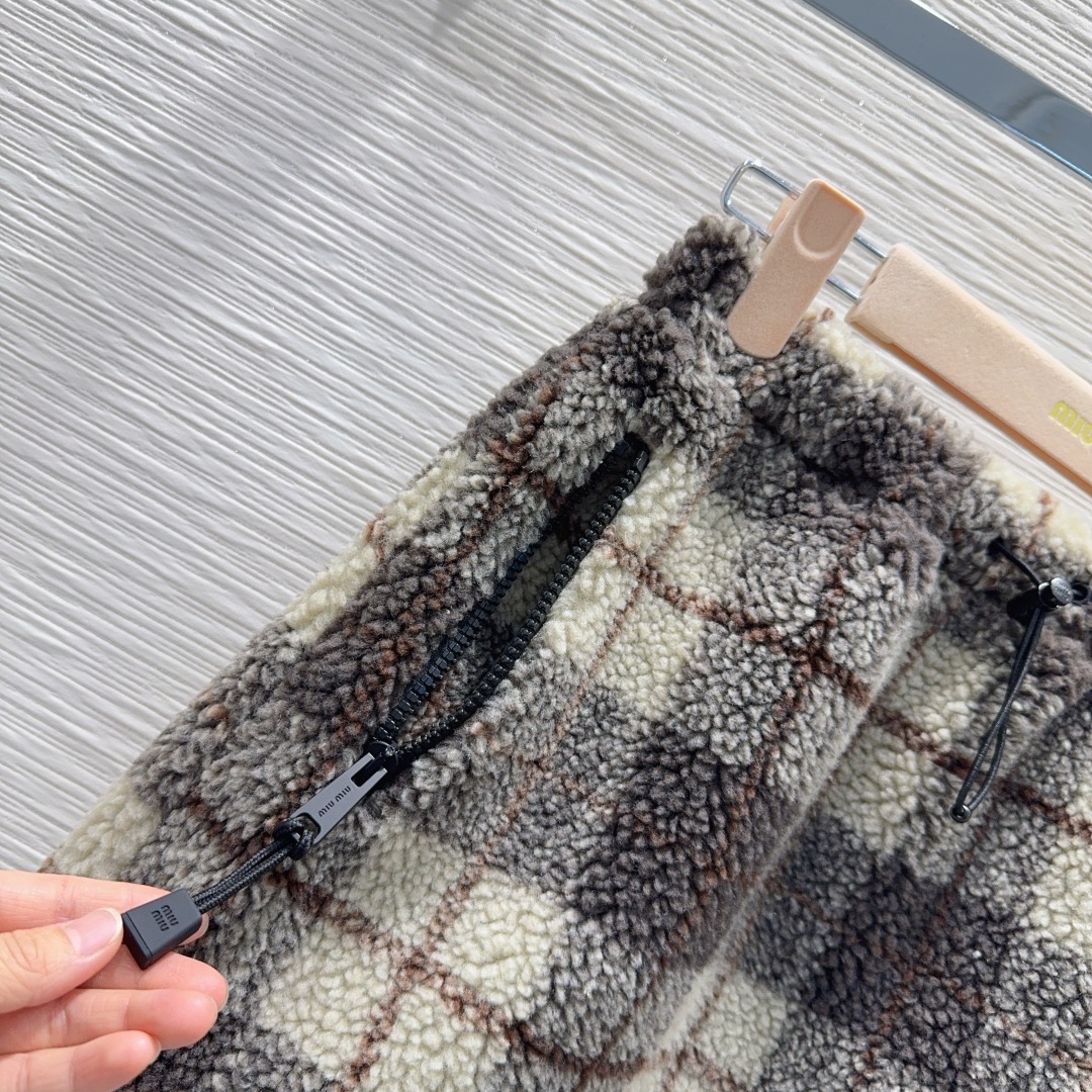 MIU MIU ファー チェック柄 ファージーファブリック ブラック ブラウン グレー - 画像 6
