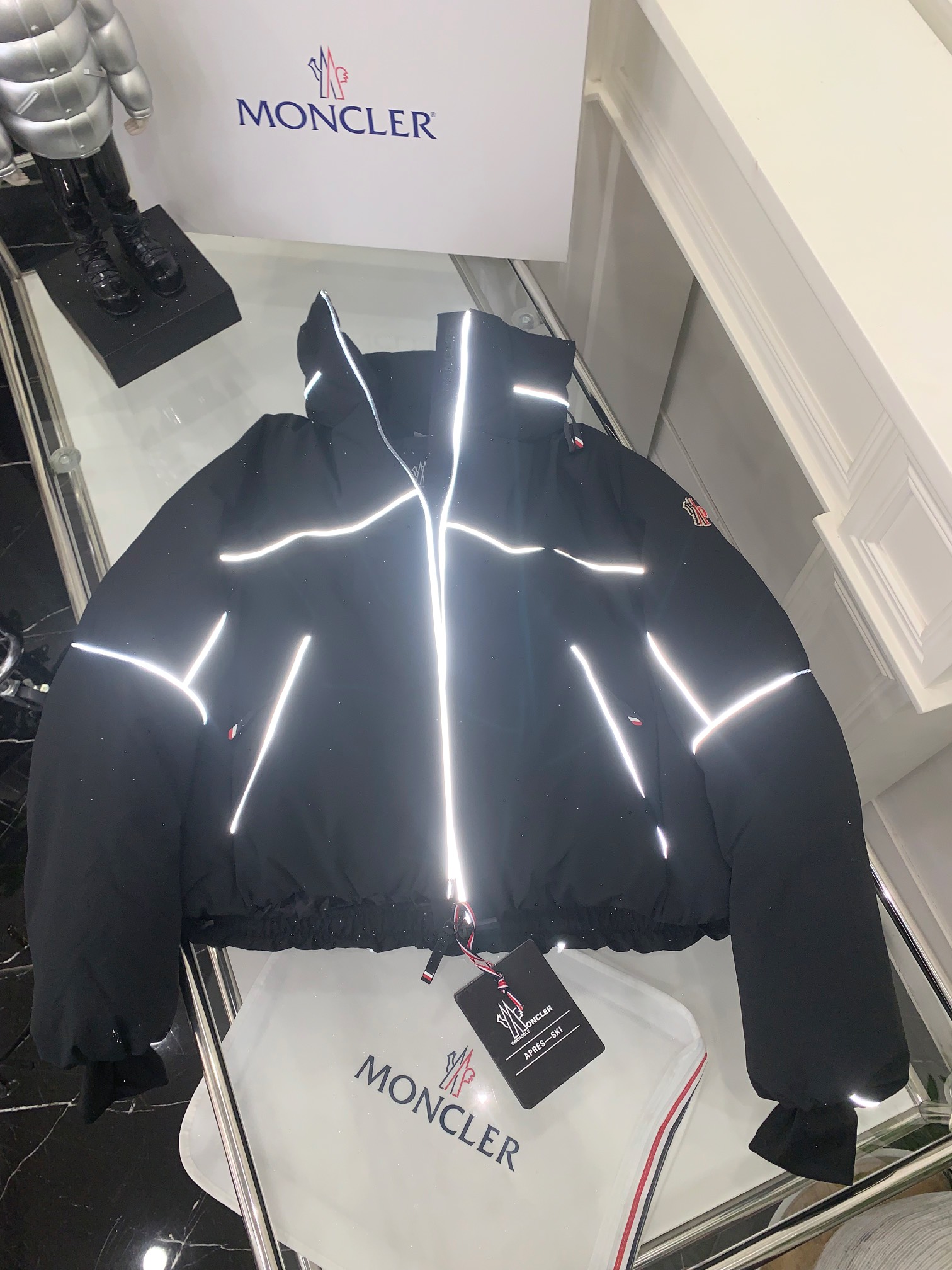 MONCLER 134 リフレクティブ ダウンジャケット ブラック - 画像 2