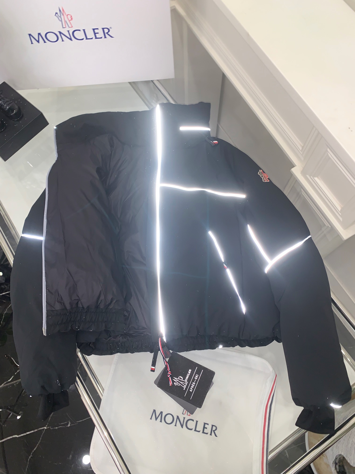 MONCLER 134 リフレクティブ ダウンジャケット ブラック - 画像 3