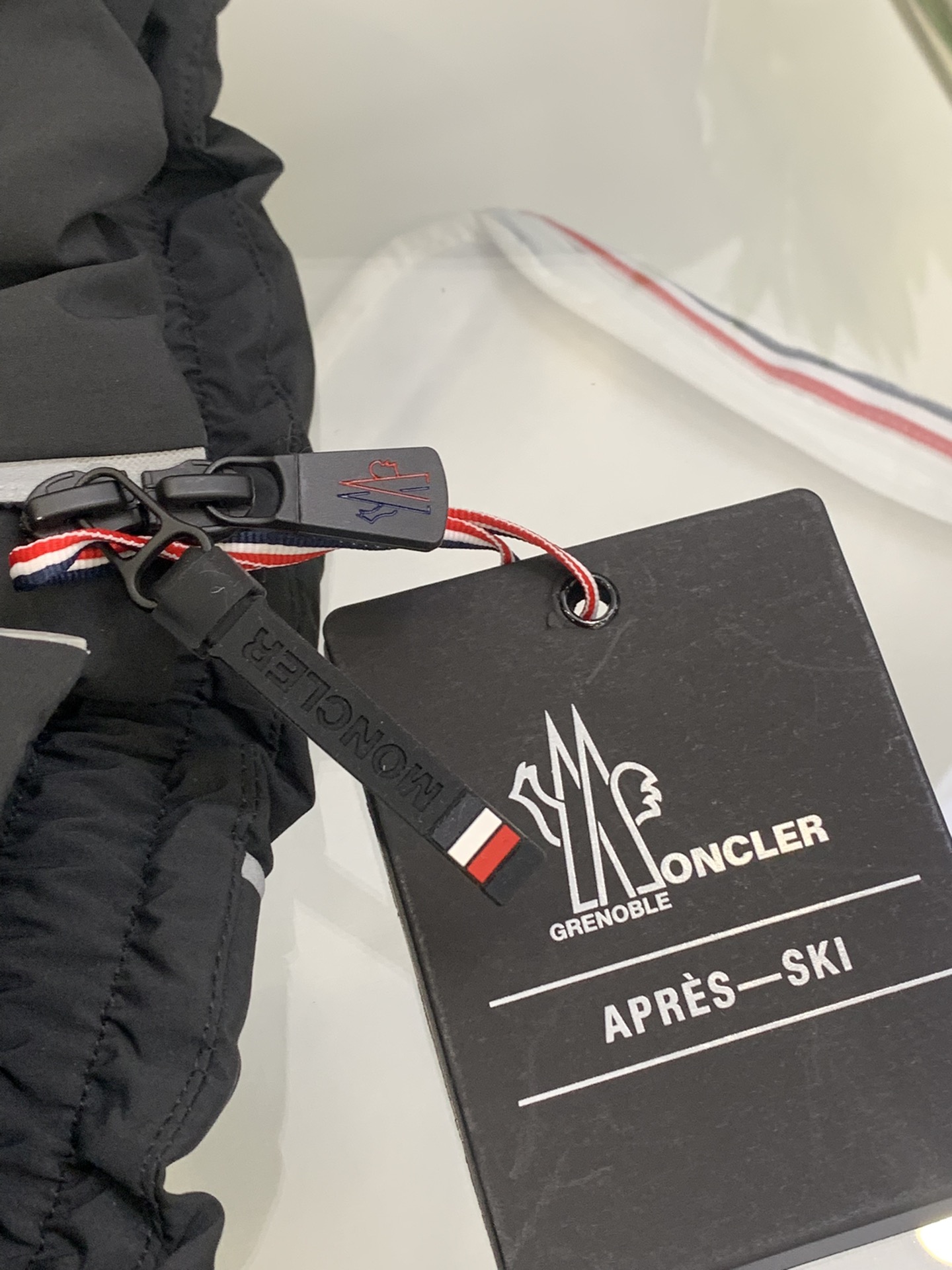 MONCLER 134 リフレクティブ ダウンジャケット ブラック - 画像 7