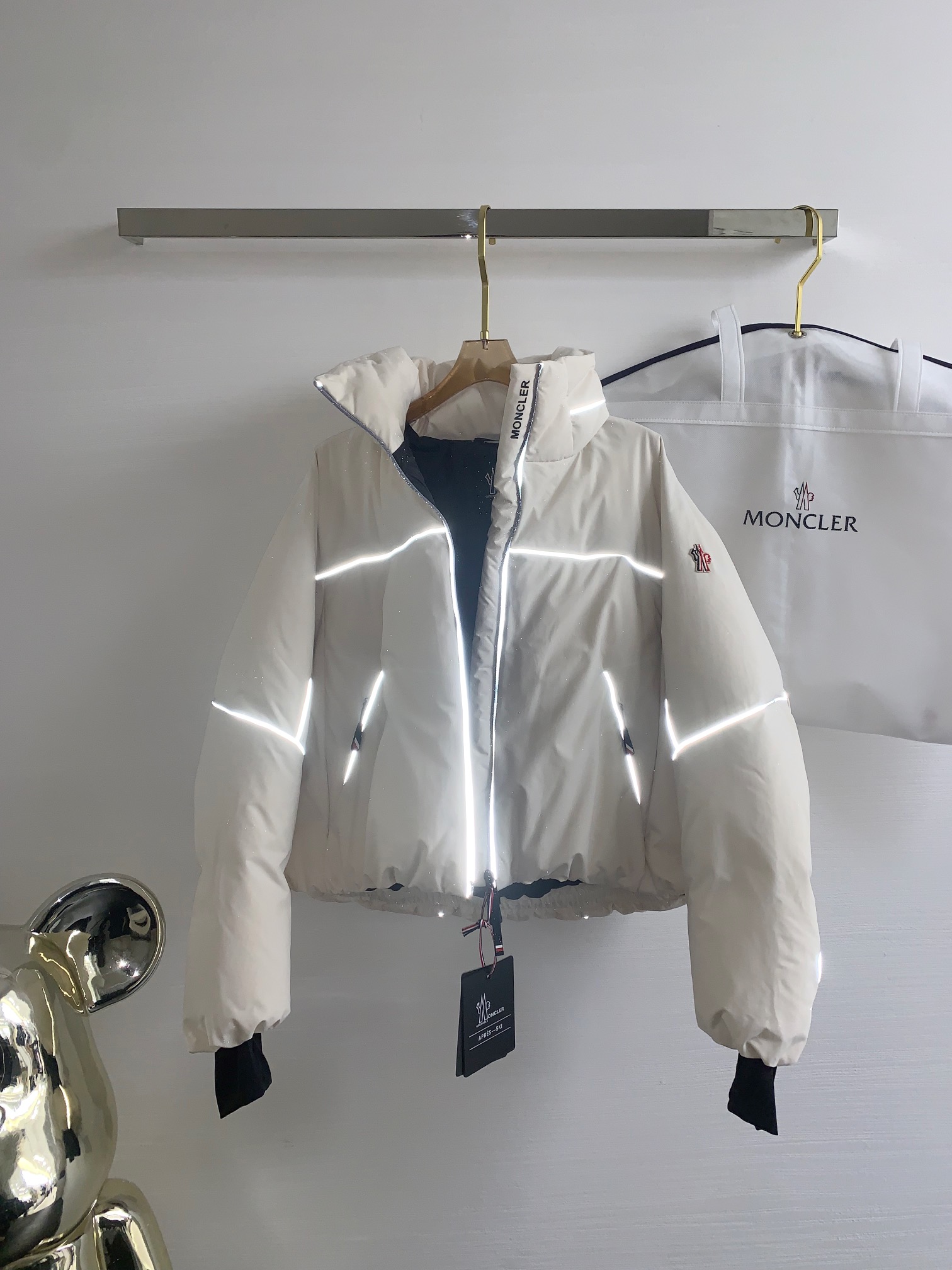 MONCLER 135 ダウンジャケット 反射素材 ブラック ホワイト - 画像 2