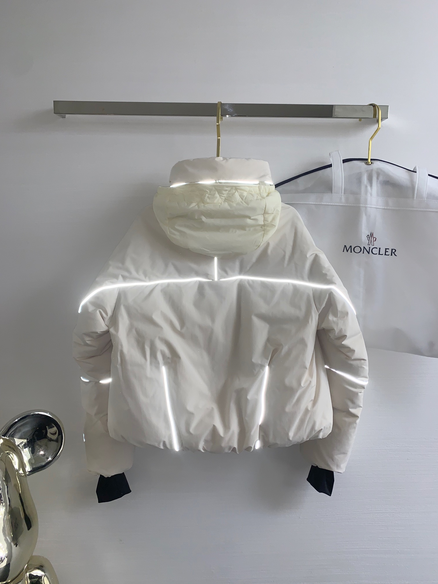 MONCLER 135 ダウンジャケット 反射素材 ブラック ホワイト - 画像 6