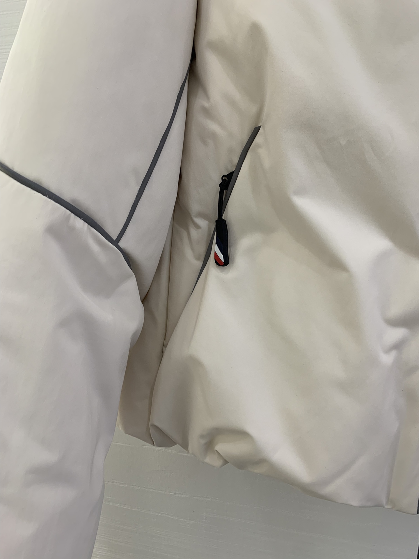 MONCLER 135 ダウンジャケット 反射素材 ブラック ホワイト - 画像 8