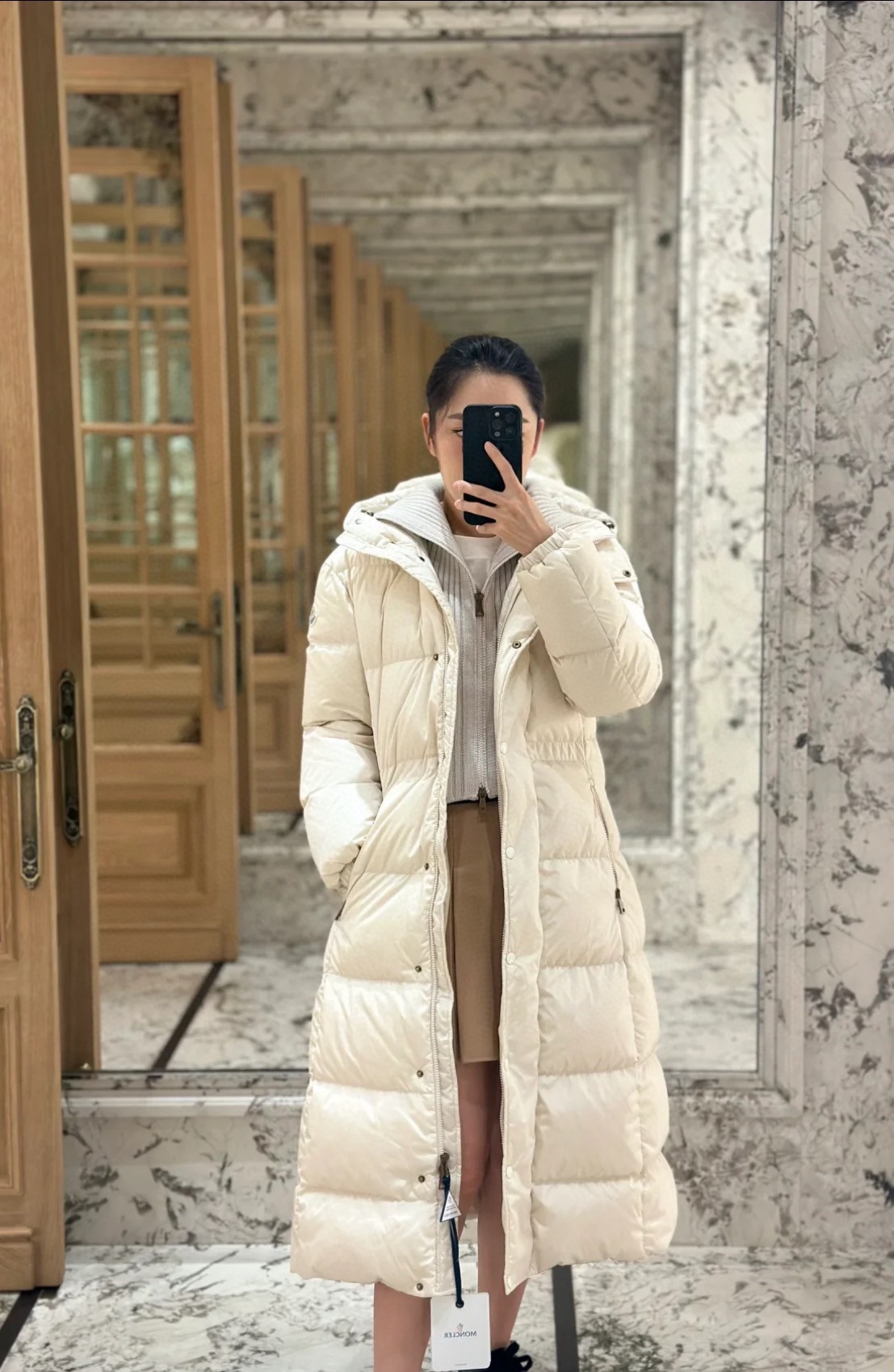 MONCLER 153 ロングダウンコート | クリーム色 - 画像 2