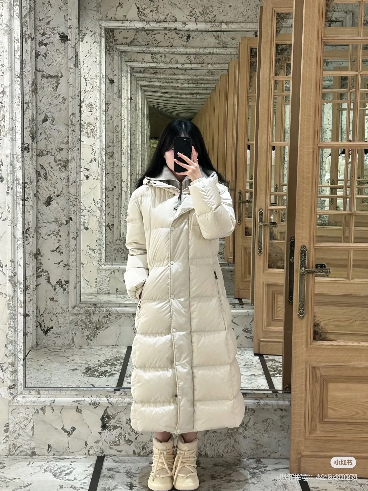 MONCLER 153 ロングダウンコート | クリーム色 - 画像 3