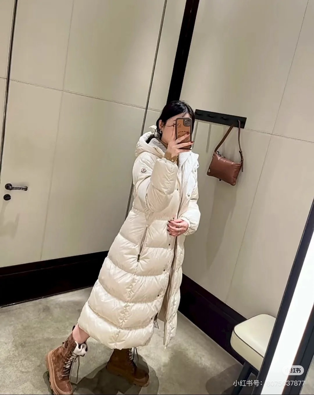 MONCLER 153 ロングダウンコート | クリーム色 - 画像 5