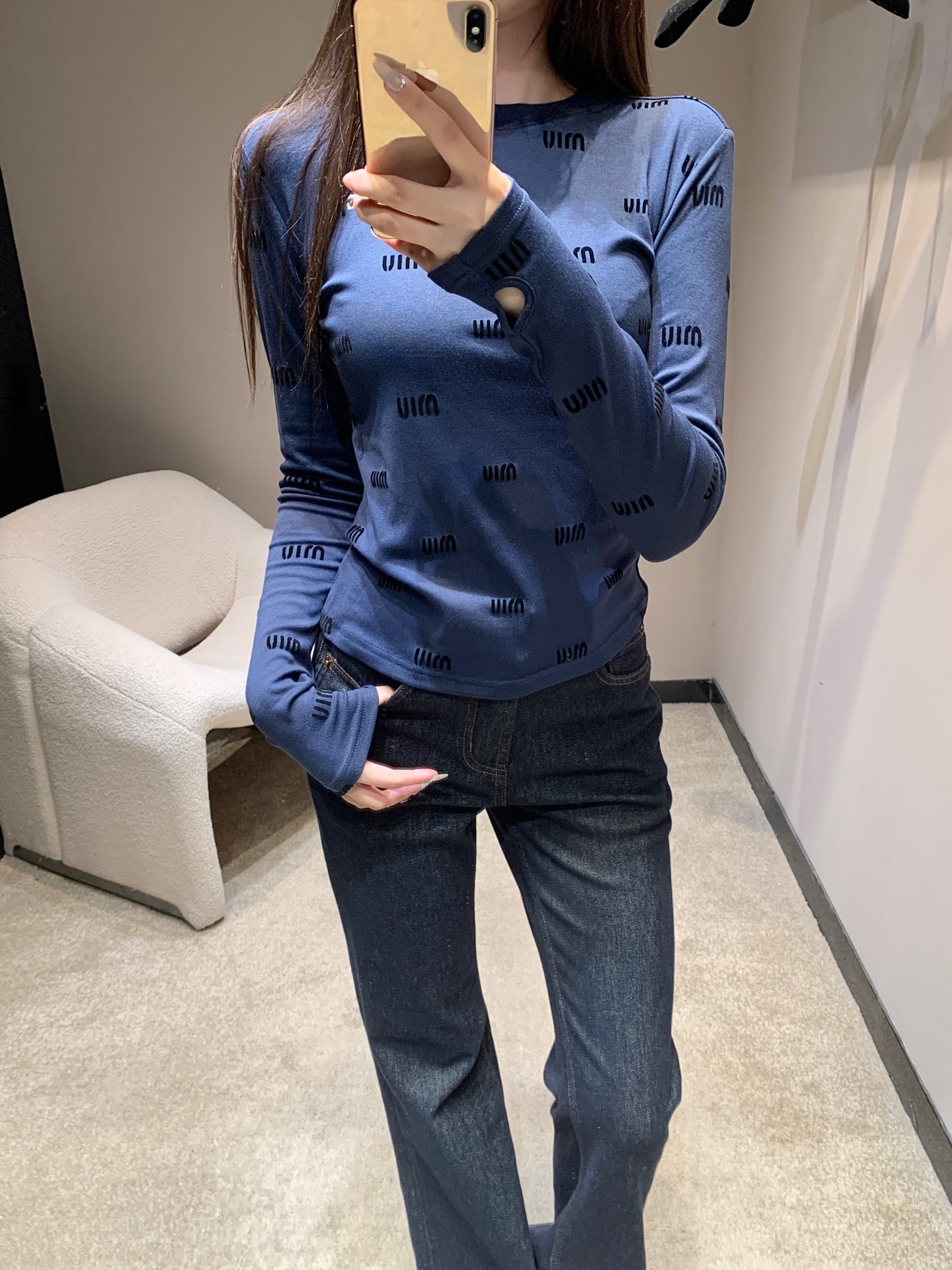 Miumi 210 25FW秋冬 新作 字母植绒印花 長袖Tシャツ ブルー 伸縮性ニット素材 - 画像 2