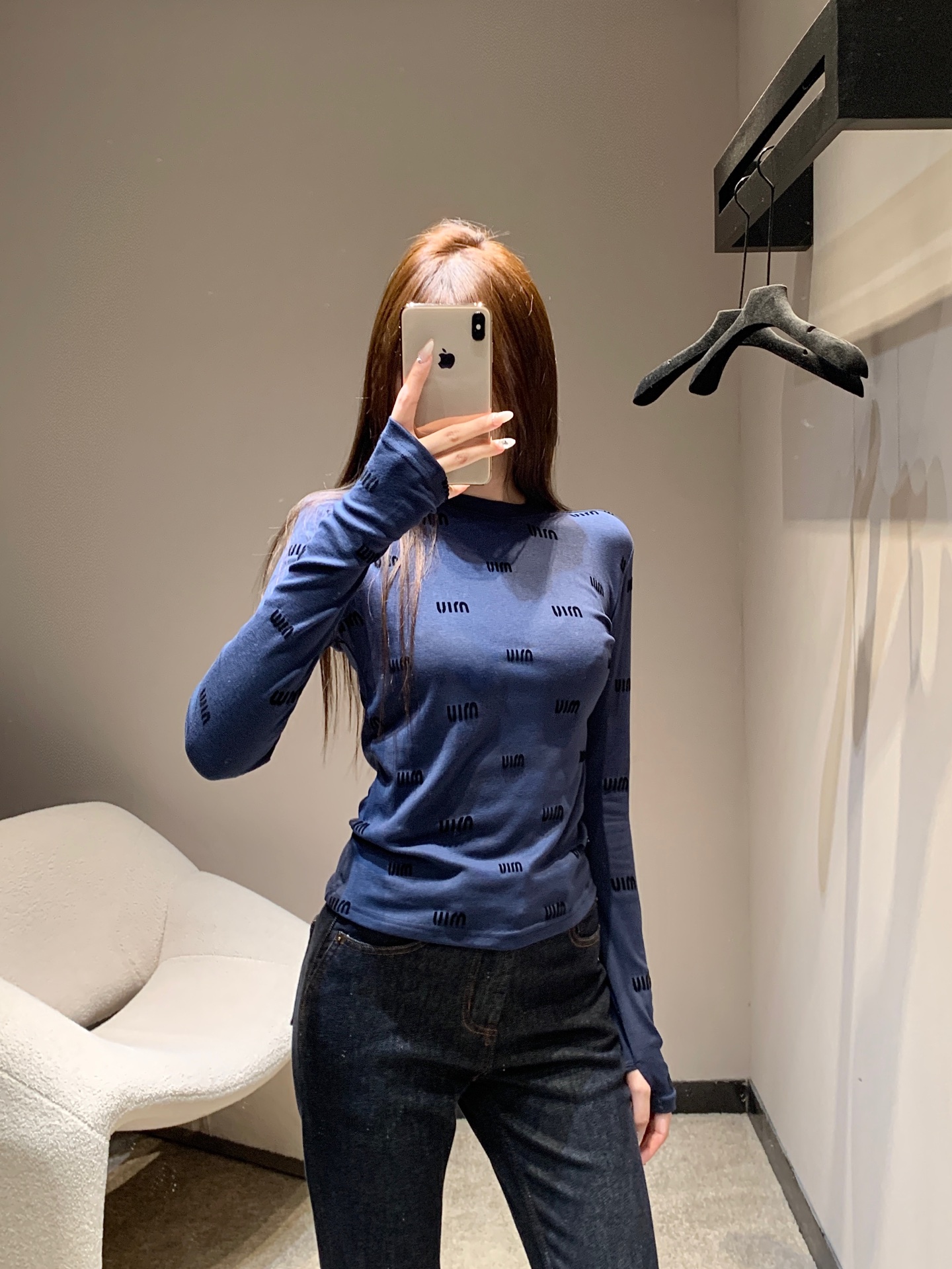 Miumi 210 25FW秋冬 新作 字母植绒印花 長袖Tシャツ ブルー 伸縮性ニット素材 - 画像 3