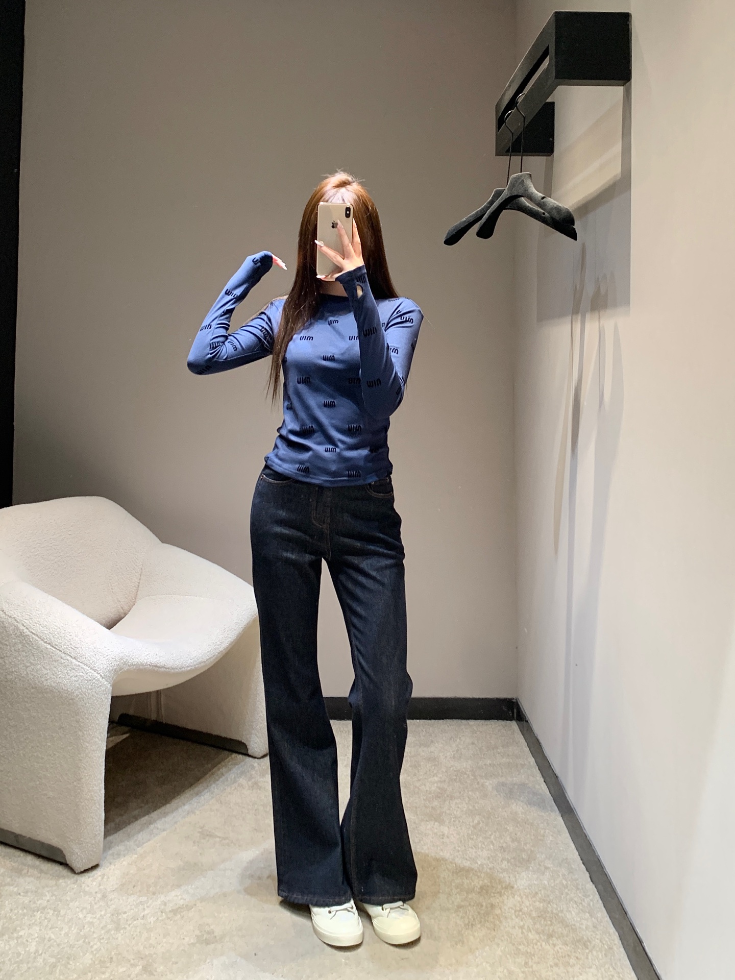 Miumi 210 25FW秋冬 新作 字母植绒印花 長袖Tシャツ ブルー 伸縮性ニット素材 - 画像 4