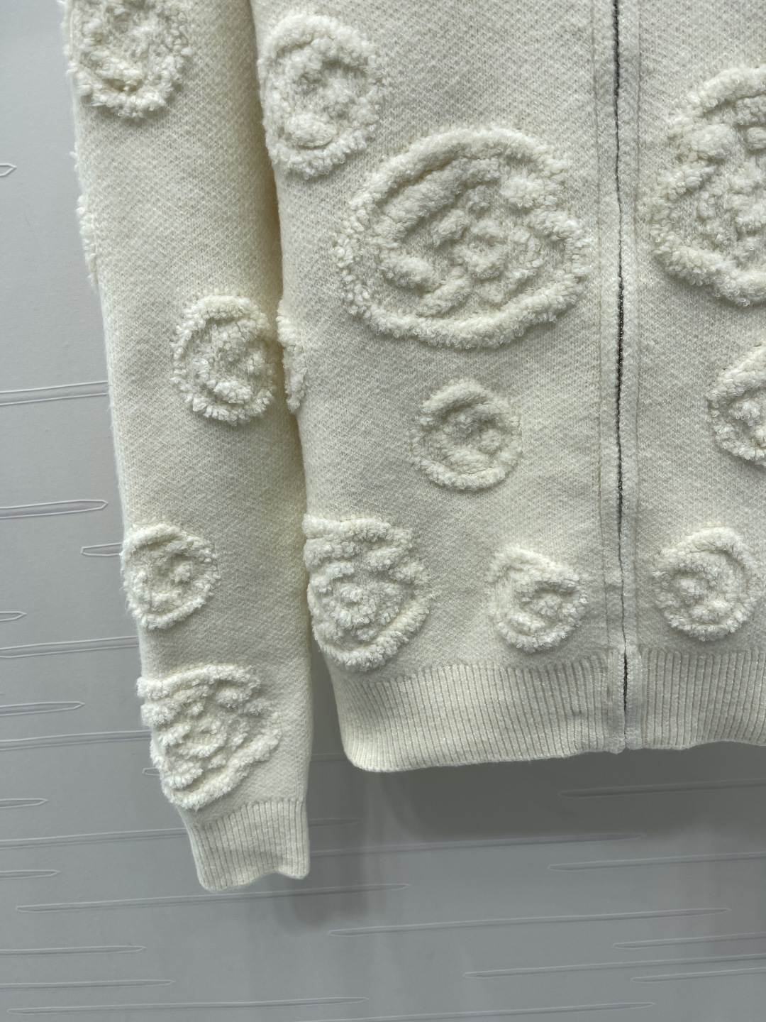 CHANEL ファスナーフード付きニットカーディガン 30%カシミア-カシミア 70%ウール ホワイト/ネイビー - 画像 5