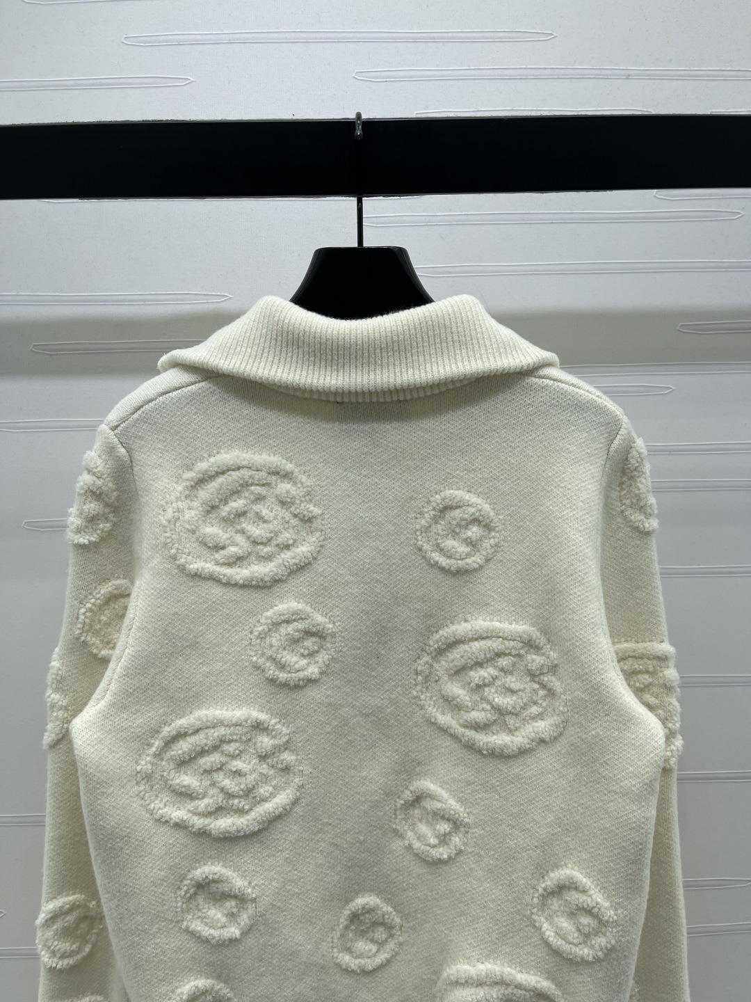 CHANEL ファスナーフード付きニットカーディガン 30%カシミア-カシミア 70%ウール ホワイト/ネイビー - 画像 7