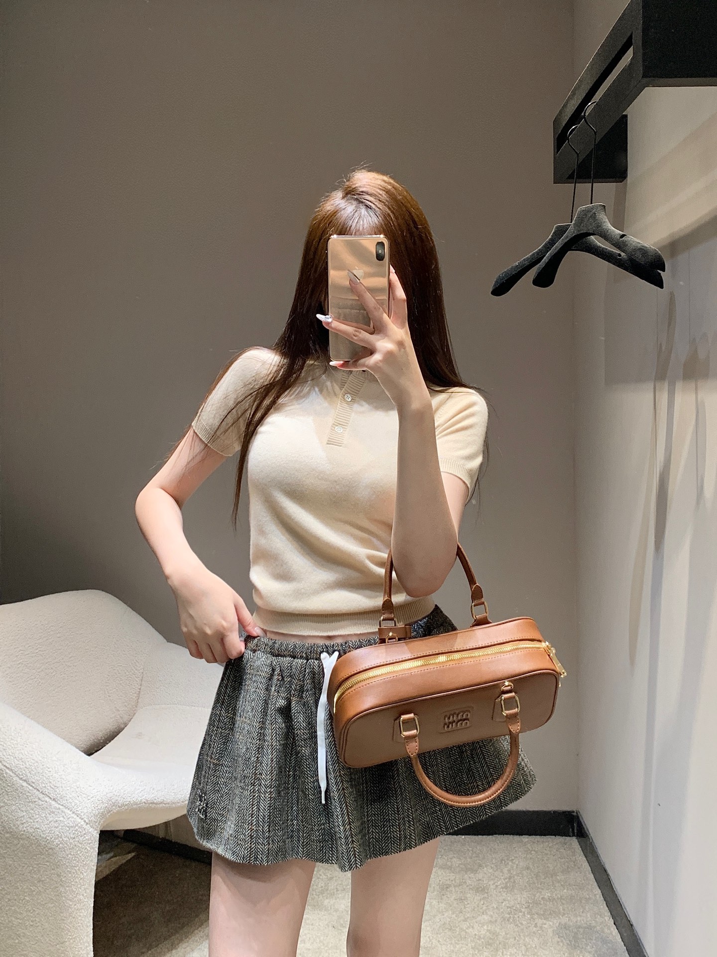 Miumi 26Ss 250 微标提花三粒扣半開き ベージュ 羊綿混紡 - 画像 3