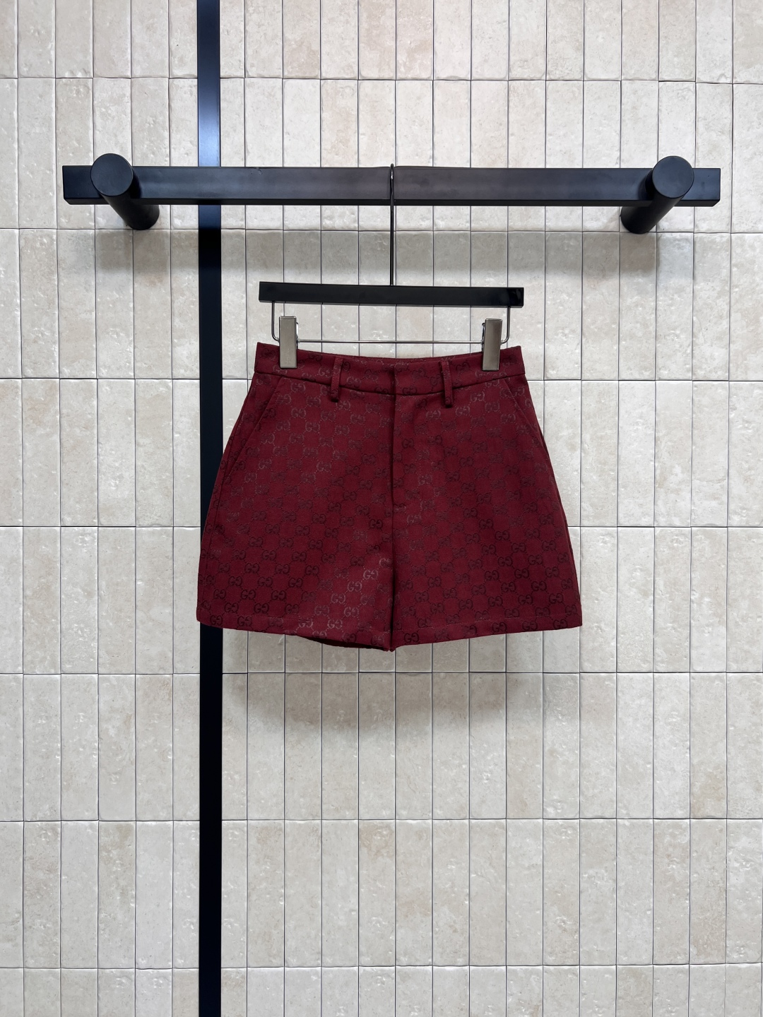 GUCCI 250 双G提花 レディース ショートパンツ レッド 高腰 ワイドパンツ 一色四码 S-M-L-XL - 画像 1