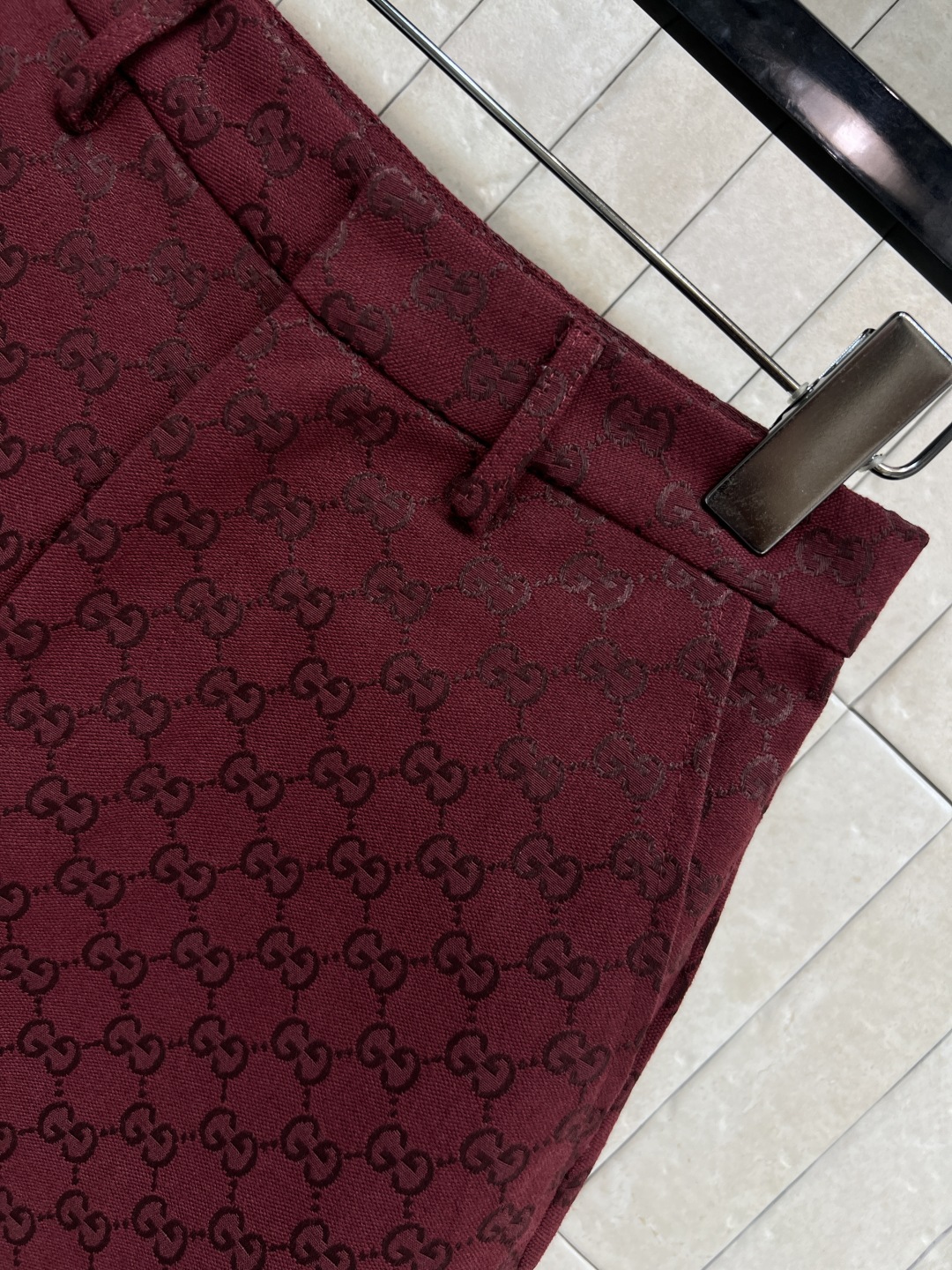 GUCCI 250 双G提花 レディース ショートパンツ レッド 高腰 ワイドパンツ 一色四码 S-M-L-XL - 画像 4
