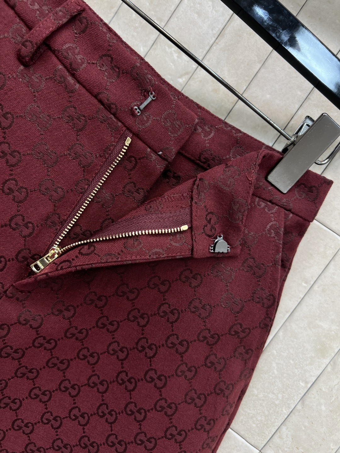 GUCCI 250 双G提花 レディース ショートパンツ レッド 高腰 ワイドパンツ 一色四码 S-M-L-XL - 画像 6