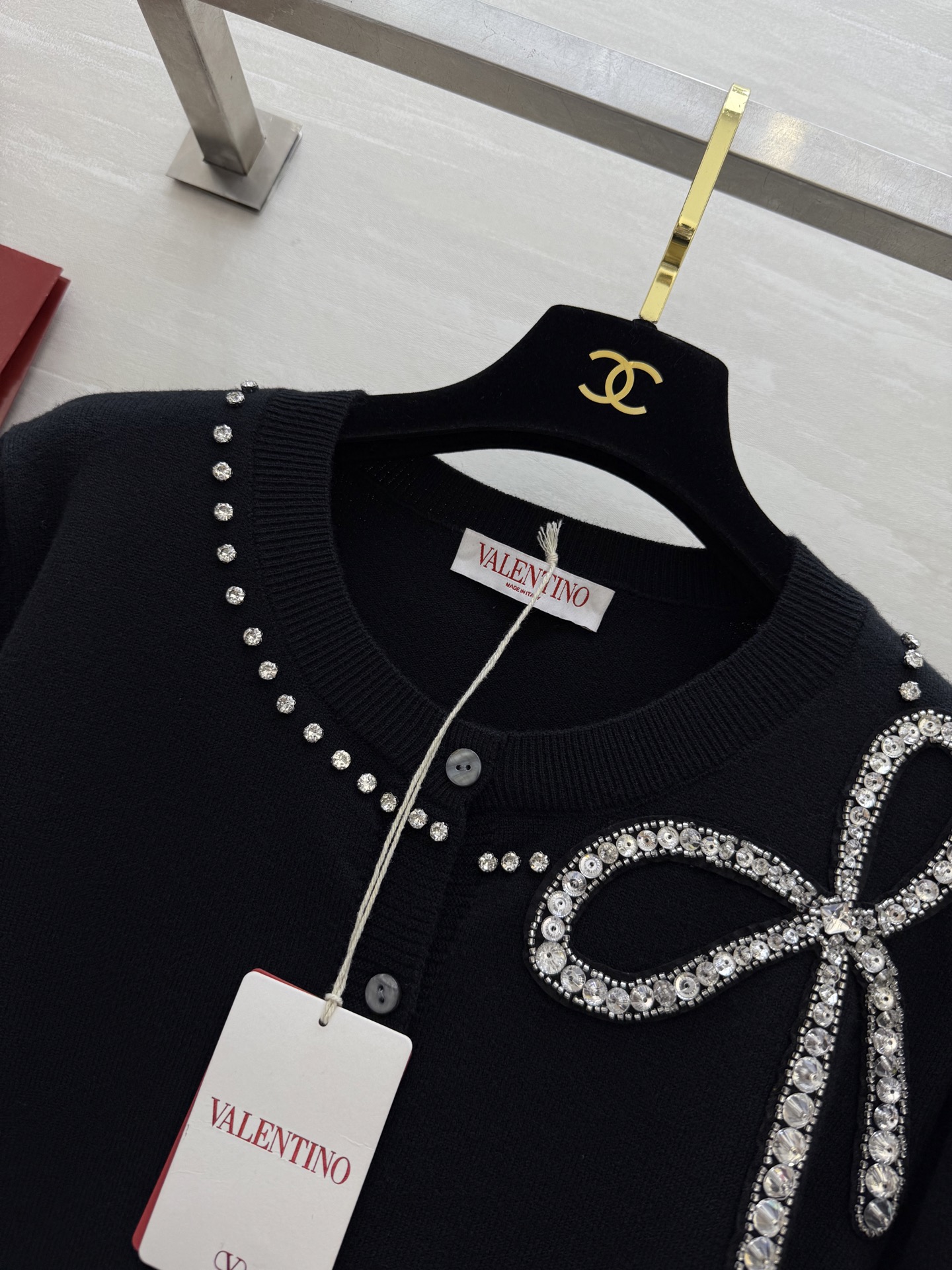 VALENTINO GARAVANI 250 フォール/ウィンター ボウタイ ドレスアップ ボタンダウン ウール カーディガン ブラック | (SML) - 画像 2