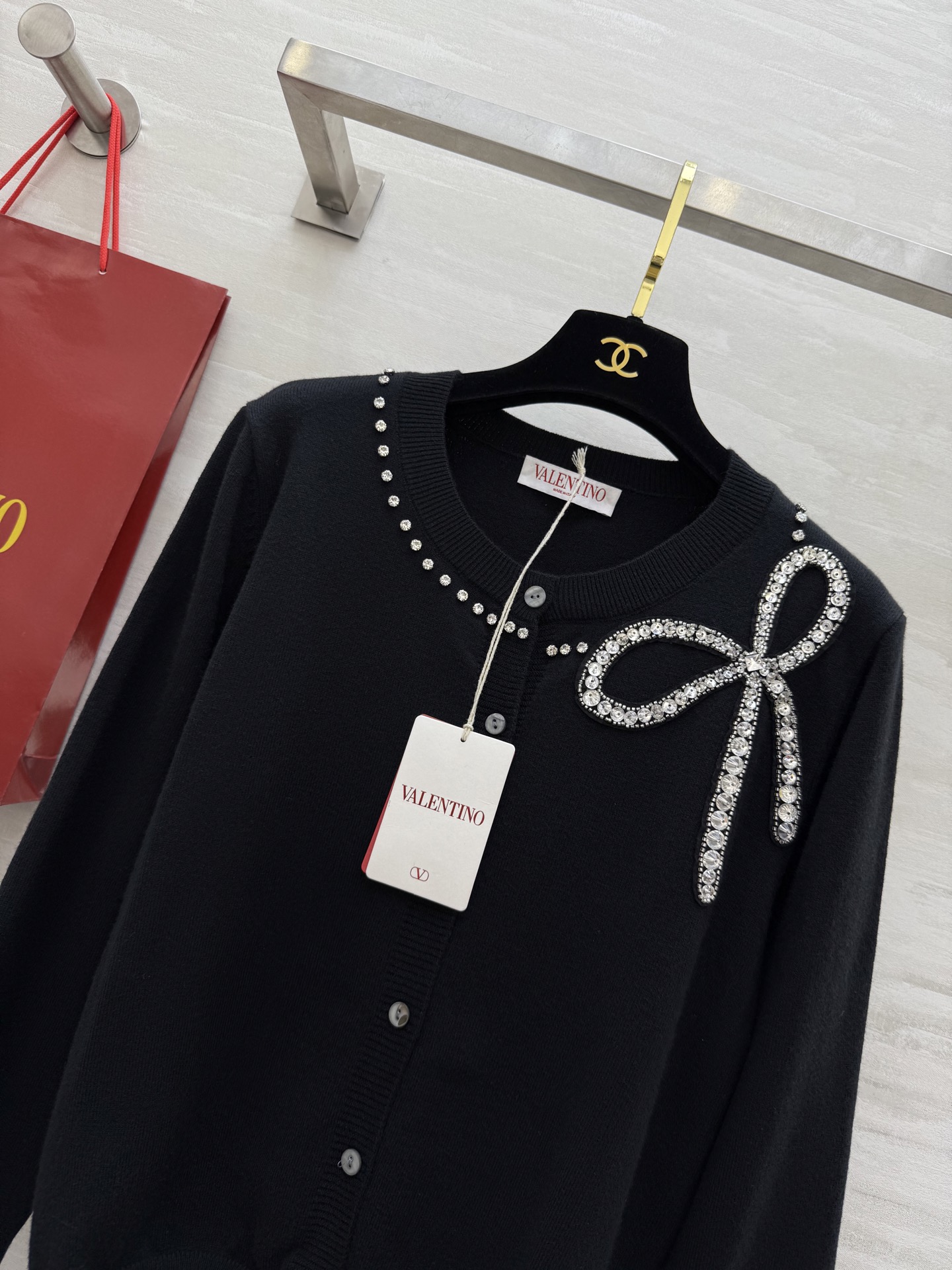 VALENTINO GARAVANI 250 フォール/ウィンター ボウタイ ドレスアップ ボタンダウン ウール カーディガン ブラック | (SML) - 画像 5