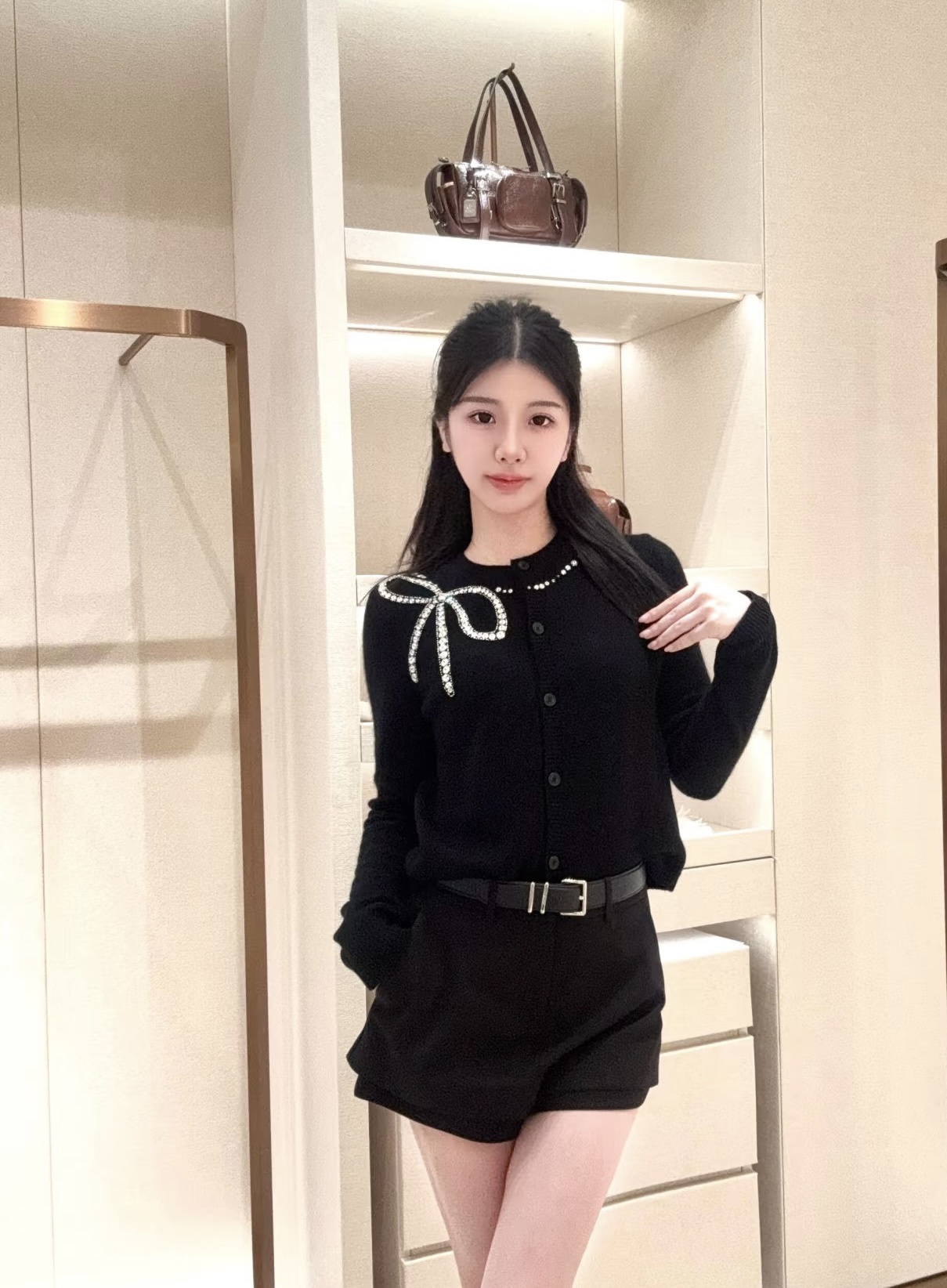 VALENTINO GARAVANI 250 フォール/ウィンター ボウタイ ドレスアップ ボタンダウン ウール カーディガン ブラック | (SML) - 画像 7