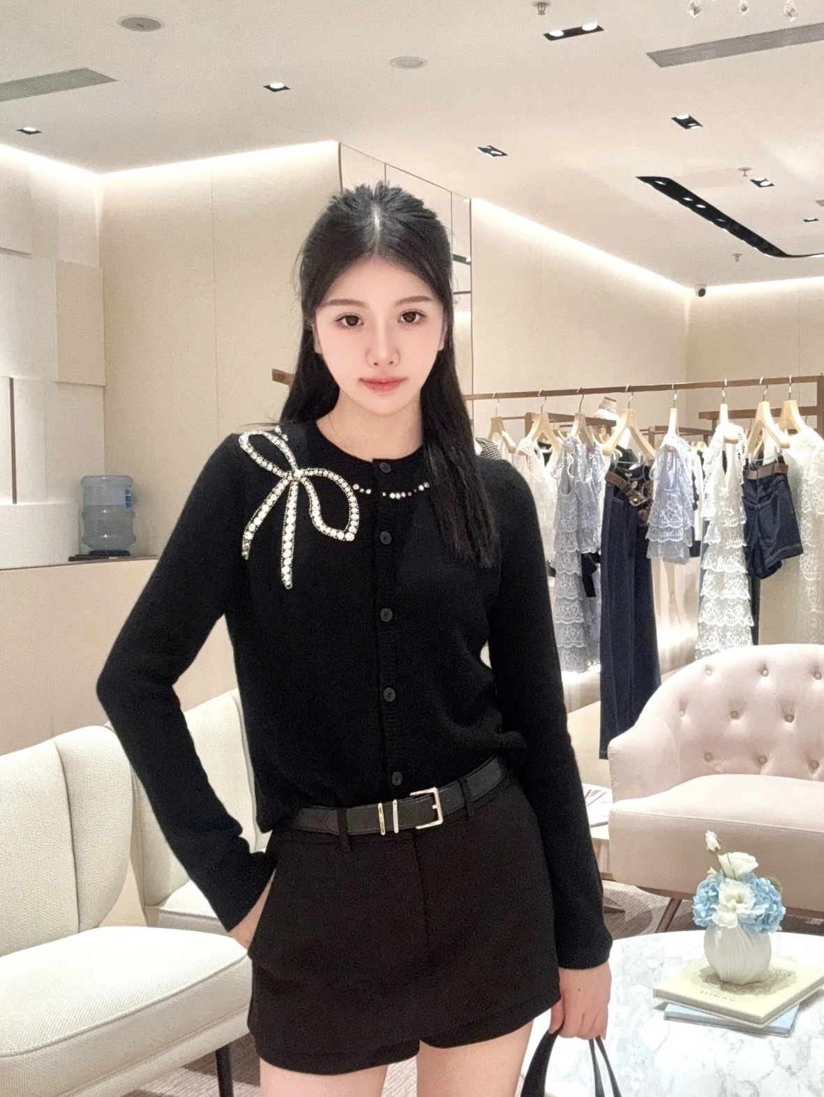 VALENTINO GARAVANI 250 フォール/ウィンター ボウタイ ドレスアップ ボタンダウン ウール カーディガン ブラック | (SML) - 画像 8