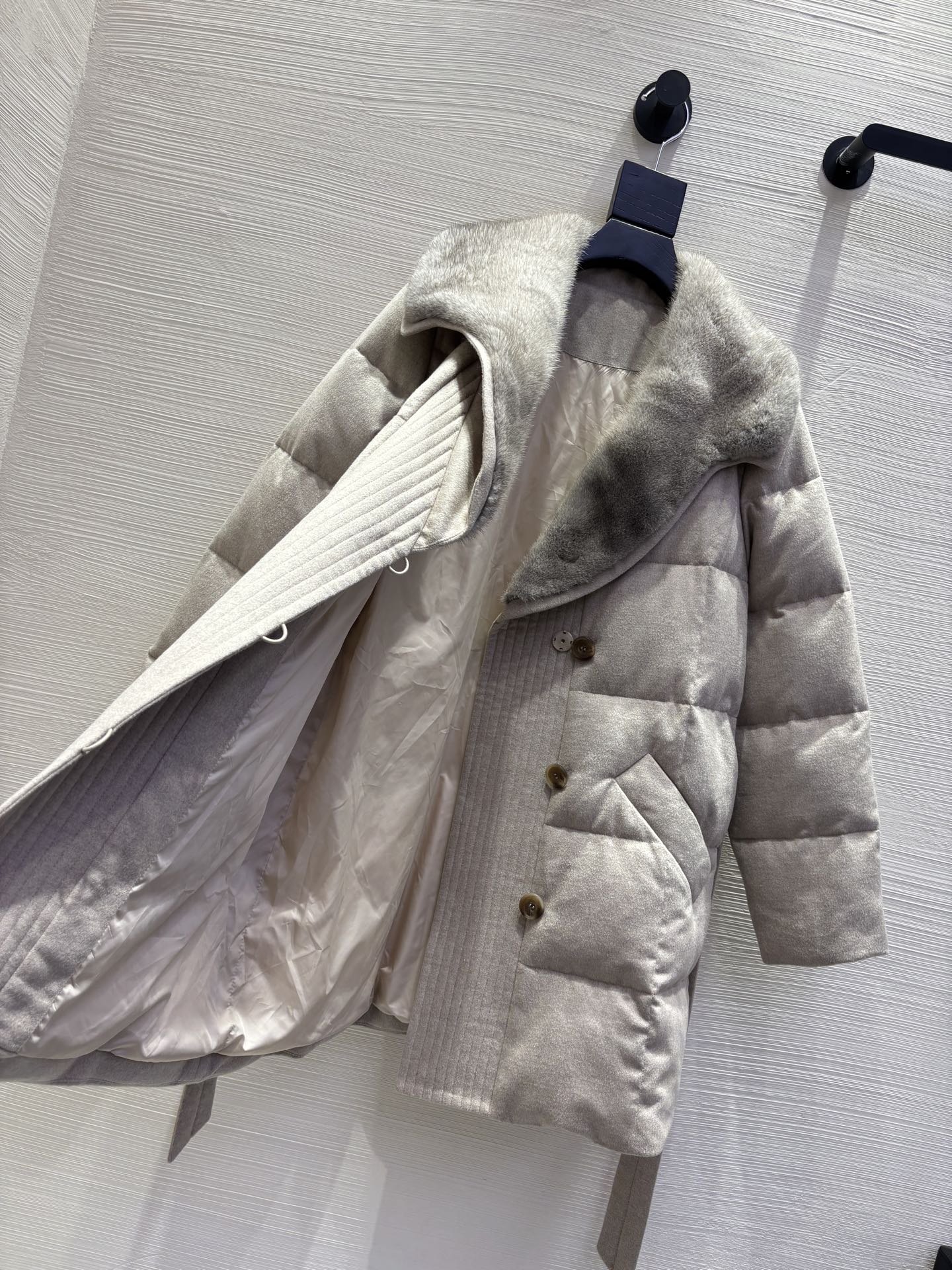 （この商品にはブランド名が記載されていないため、ブランド名は省略。）  
25新品｜羽織り|水貂毛付き|燕麦単面001|浅灰|秋冬コート - 画像 5