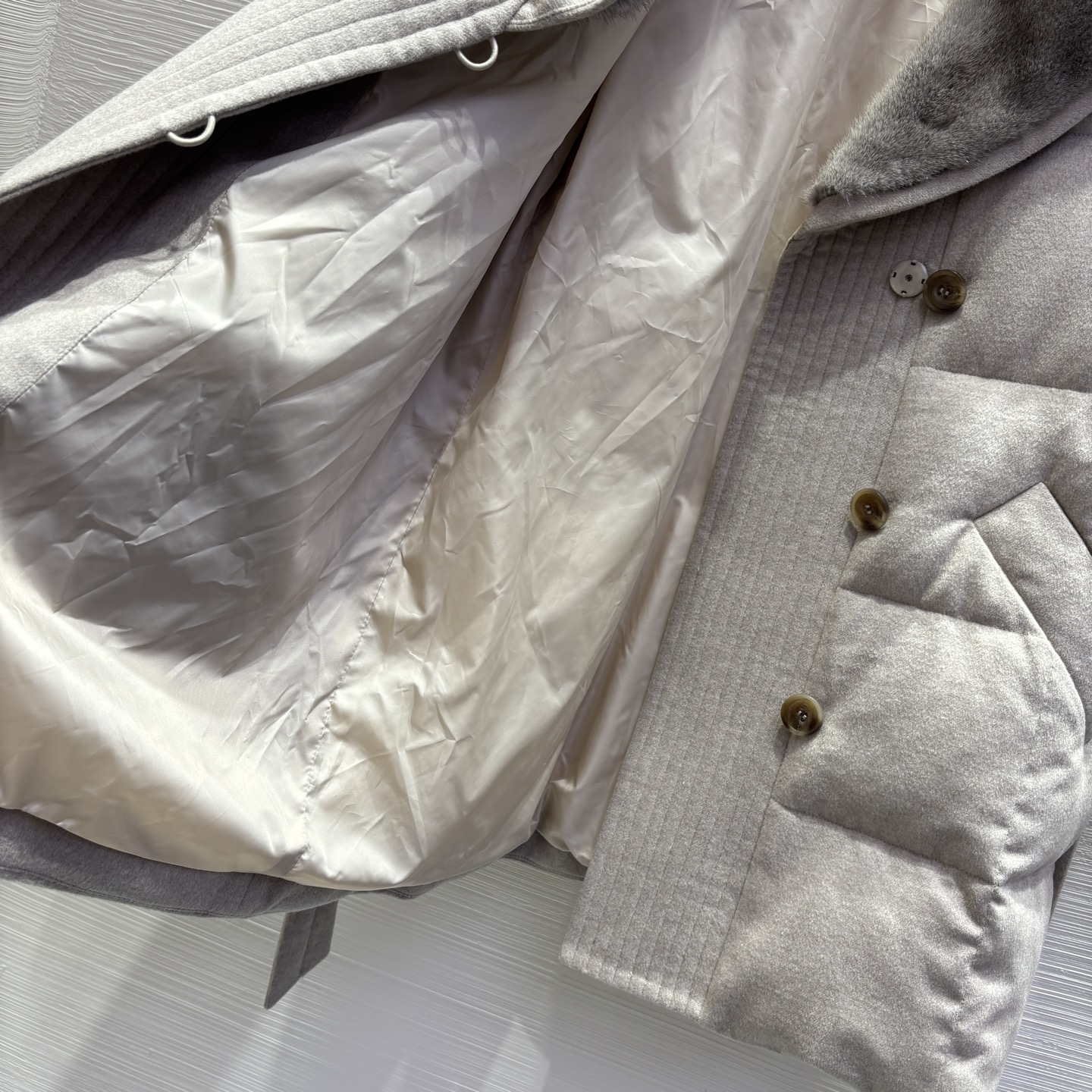 （この商品にはブランド名が記載されていないため、ブランド名は省略。）  
25新品｜羽織り|水貂毛付き|燕麦単面001|浅灰|秋冬コート - 画像 6